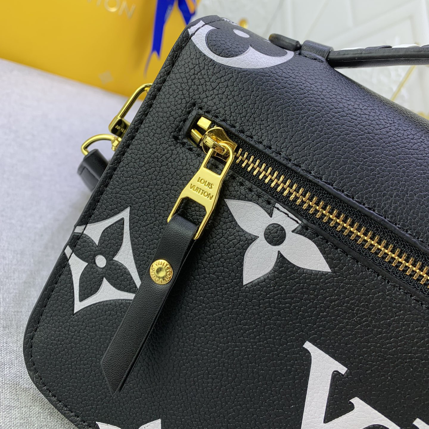 LV High Quality Women Shoulder Bags Luxury Embossed Leather Presents Oversized Monogram Print Ladies Clutch Bag With Detachable And Adjustable Shoulder Straps For Shoulder Or Crossbody Selection Shoulder Tote Female Purse Wallet Hand Bag