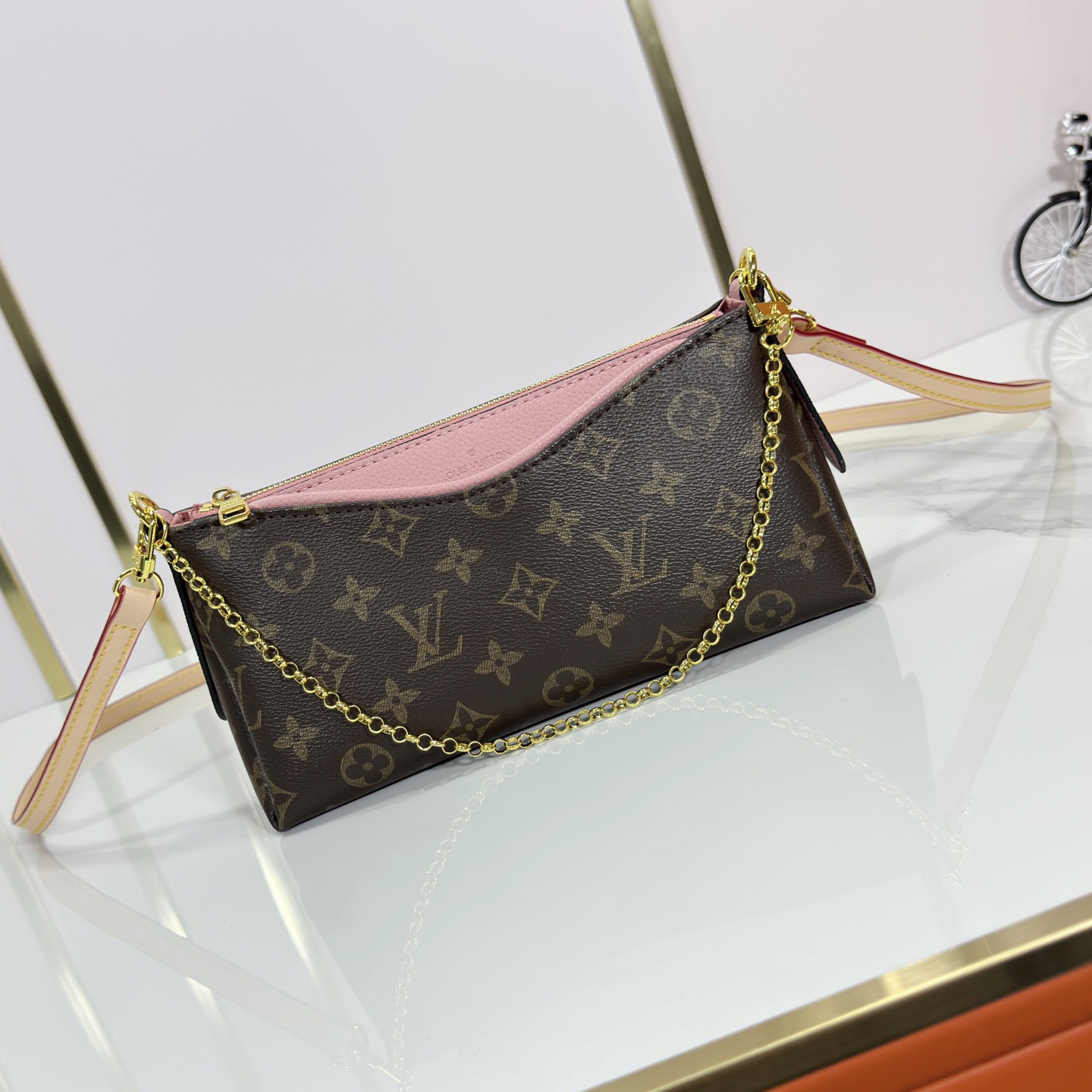 LV High Qualitys Women Shoulder Bags Luxurysmonogram Canvas Paired With Soft Grain Leather Multifunctional Bag With Adjustable Gold Chain Suitable For Both Length And Crossbody Monogram Reverse Shoulder Tote Female Purse Wallet Hand Bag