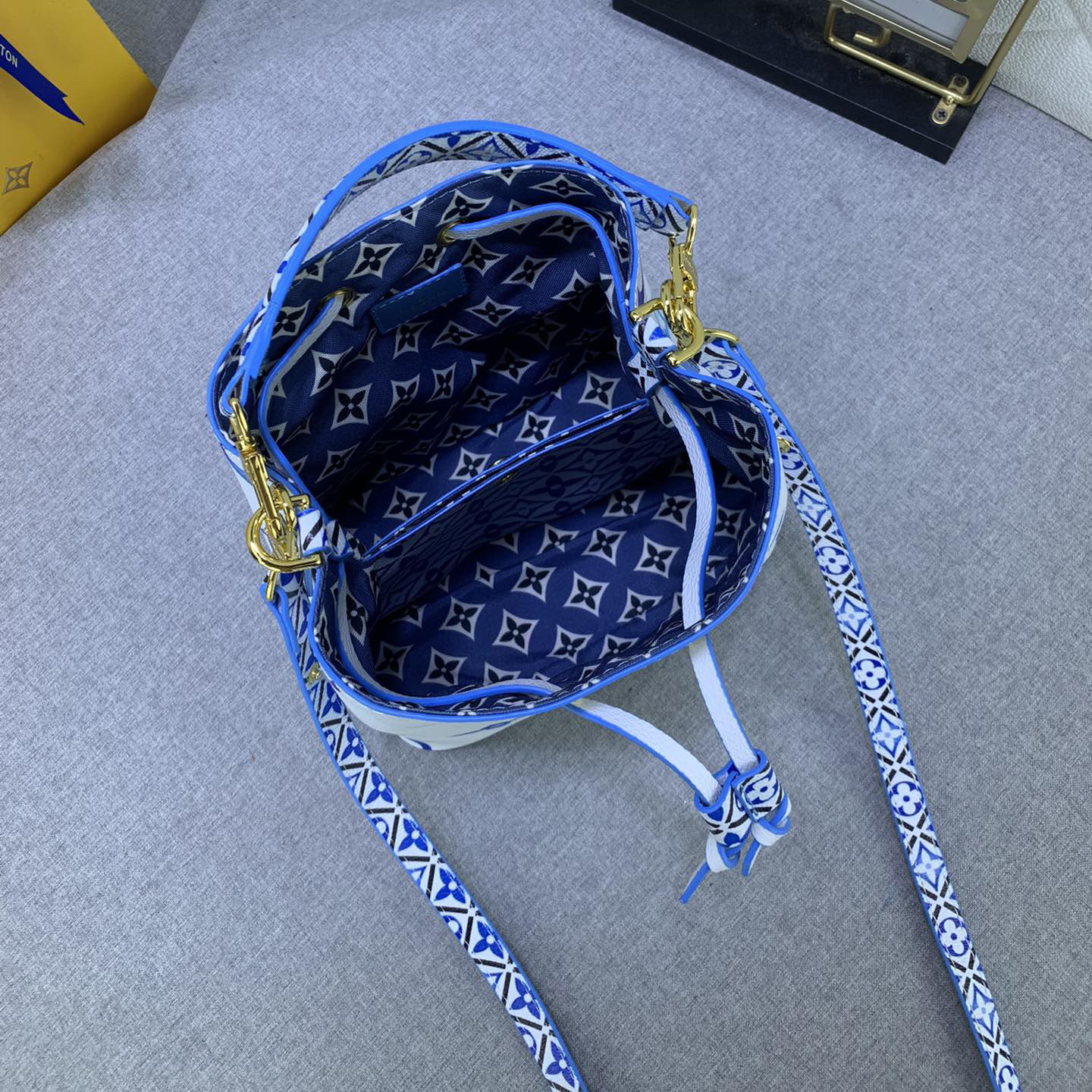 LV High Quality Women Shoulder Bags Luxury Bucket Bags Are Made Of Elegant Canvas Depicting Giant Monogram Print With Drawstring And Central Buckle. The Inner Bag Is Ladies Clutch Bag Shoulder Tote Female Purse Wallet Hand Bag