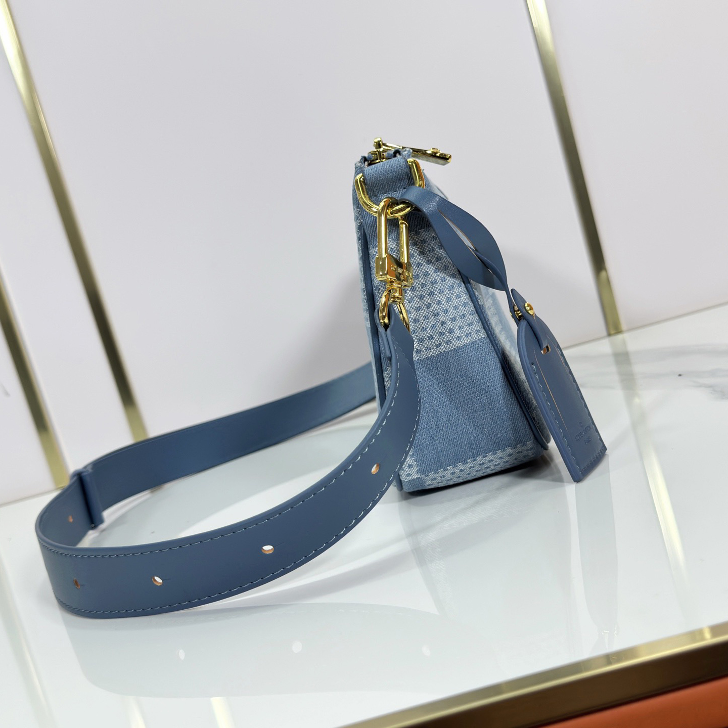 LV High Quality Women Shoulder Bags Luxury Handbags Are Made Of Monogram Eclipse Coated Canvas. The Detachable And Adjustable Fabric Shoulder Straps Enable Shoulder And Crossbody Carrying. Monogram Reverse Shoulder Tote Female Purse Wallet Hand Bag