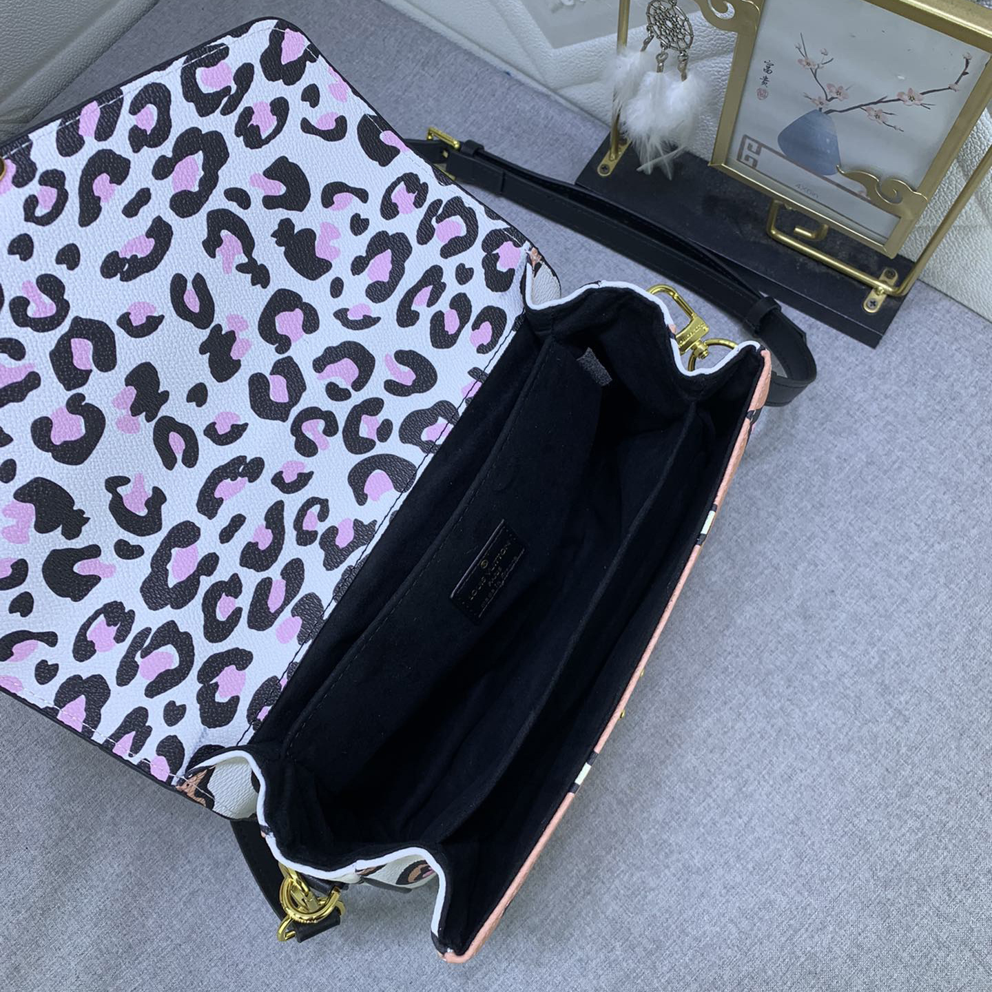 LV High Quality Women Shoulder Bags Luxury Postman Bag Is Made Of Soft Monogram Canvas Material Ladies Clutch Bag Shoulder Tote Female Purse Wallet Hand Bag