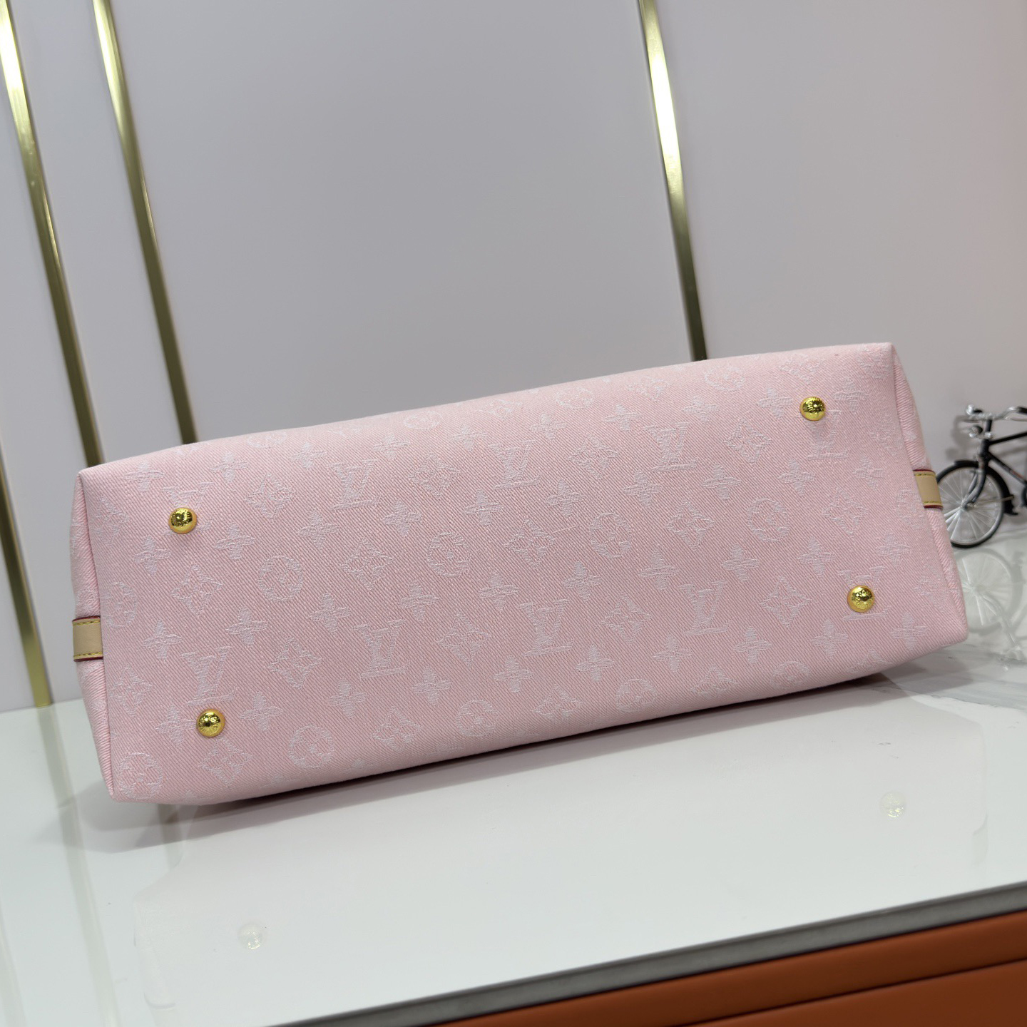 LV High Quality Women Shoulder Bags Luxury Handbags Are Made Of Monogram Canvas And Leather Trim With Zippered Handles The Female Hand Bag Is Secured With Leather Straps