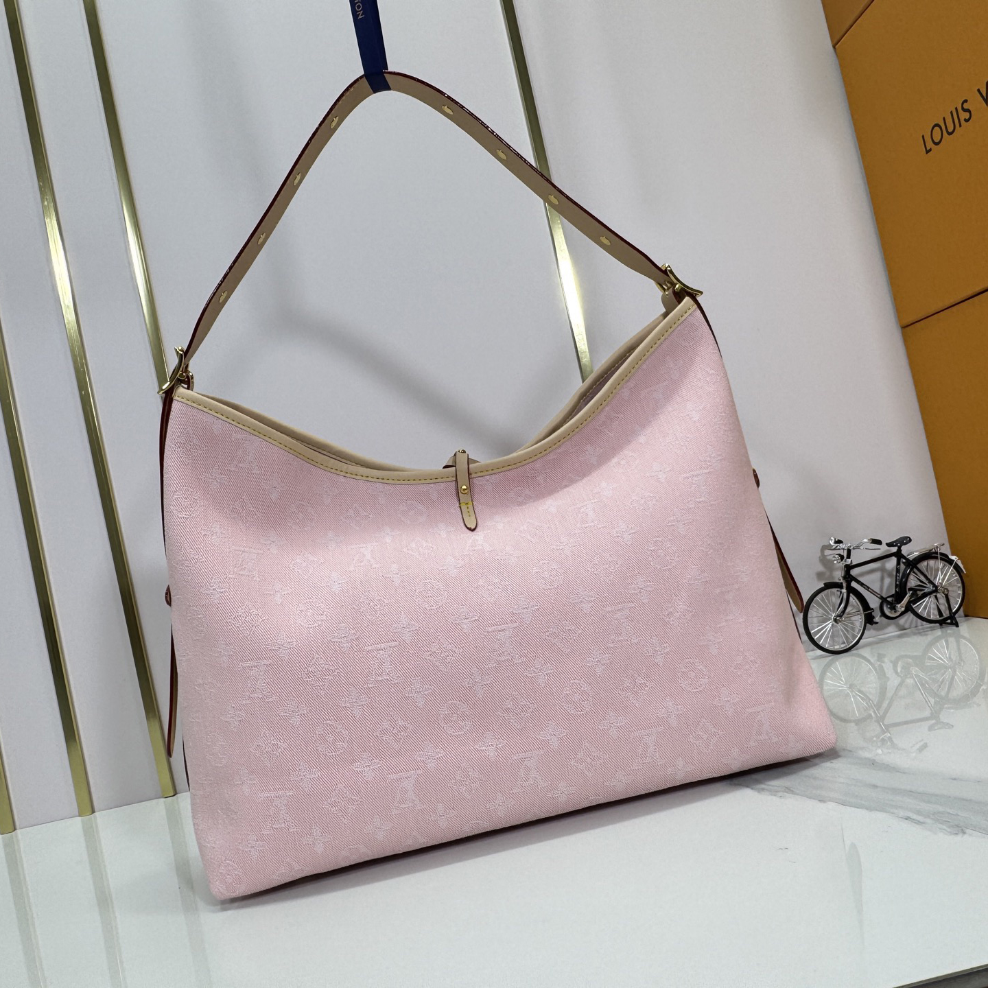 LV High Quality Women Shoulder Bags Luxury Handbags Are Made Of Monogram Canvas And Leather Trim With Zippered Handles The Female Hand Bag Is Secured With Leather Straps