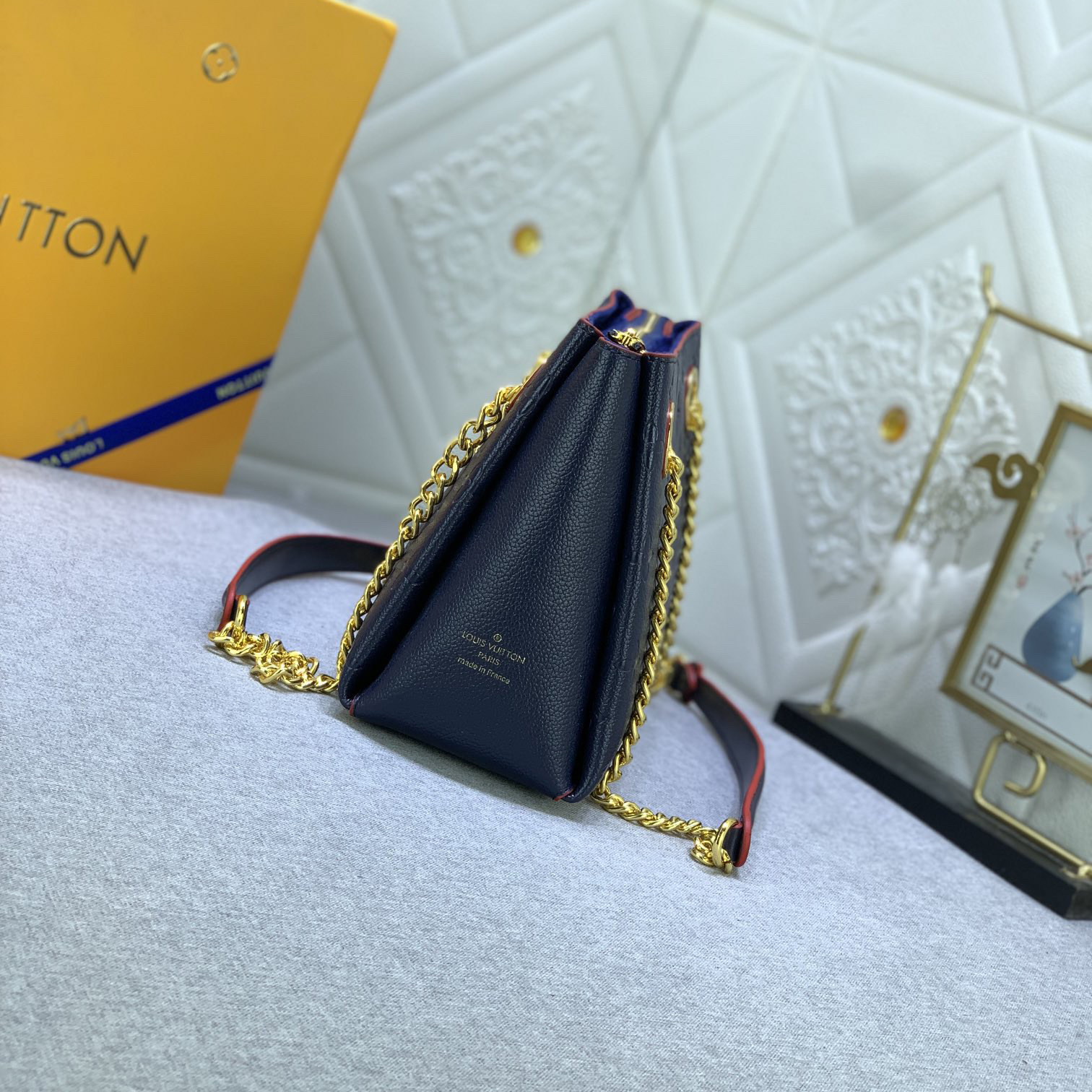 LV High Quality Women Shoulder Bags Luxury Handbag Is Made Of Monogram Canvas And Grain Calf Leather Equipped With A Gold Sliding Chain Gold Metal Trim And Eye-Catching Leather Trim Female Hand Bag