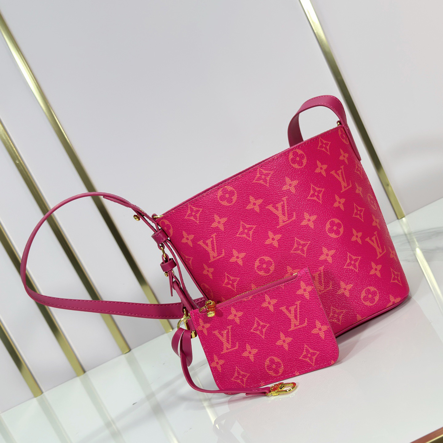 LV High Quality Women Shoulder Bags Handbag With Cowhide Leather And Shiny Metal Adjustable Shoulder Straps Continuing The Brand's Box Making Heritage Leather Shoulder Straps Add Crossbody And Shoulder Back Options Luxury Female Hand Bag