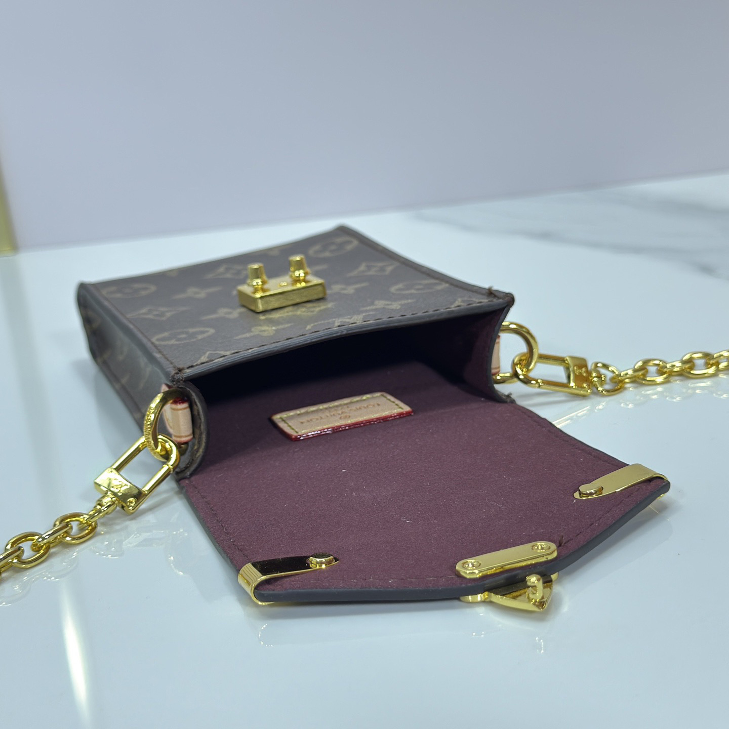 LV High Quality Women Shoulder Bags Luxuries Phone Bag Is Made Of A Piece Of Monogram Canvas Cut Into A Neat Configuration And Tied With A Detachable Chain Instantly Freeing Hands Female Hand Bag