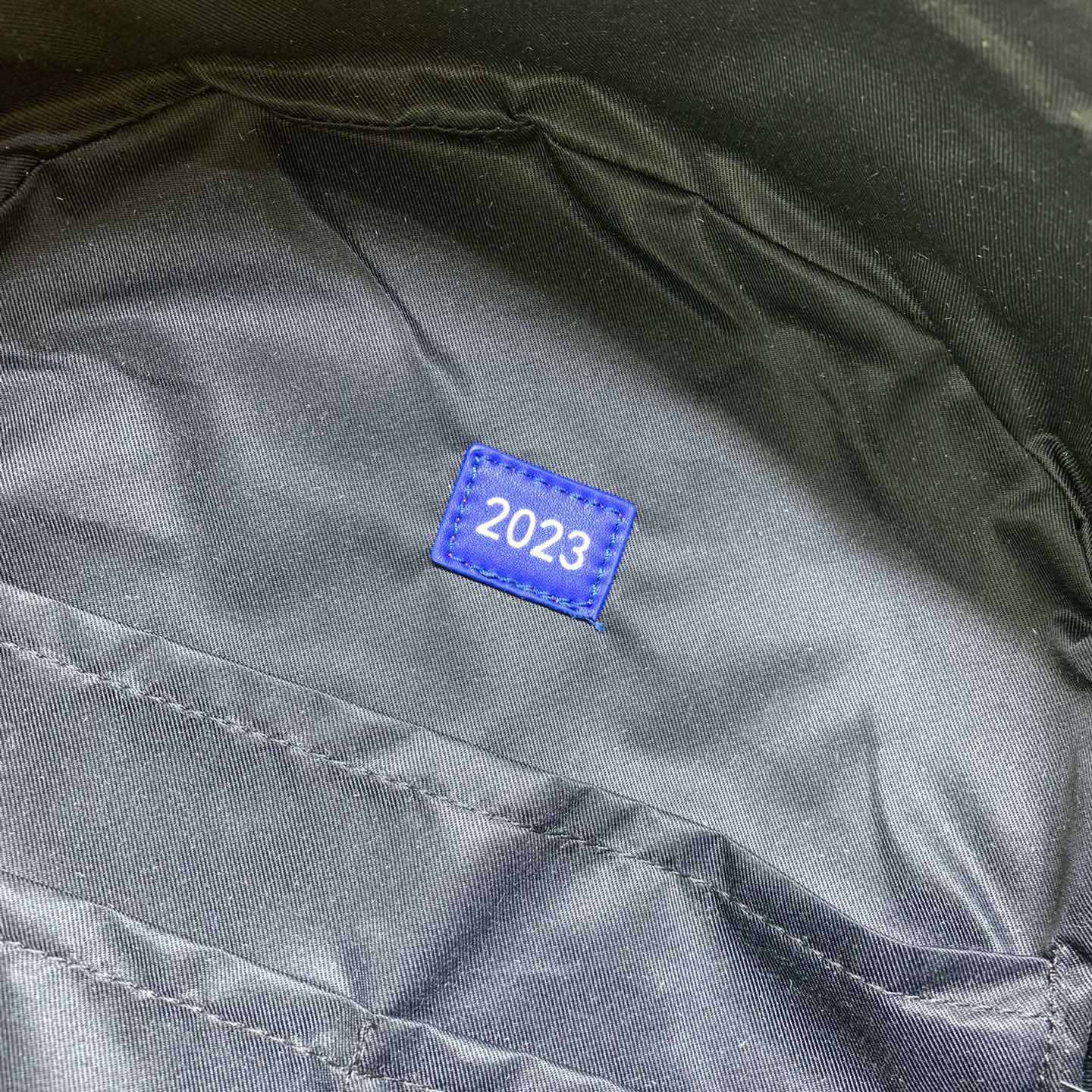 LV High Quality Unisex Backpack Luxury Backpack Monogram Canvas And Leather Are Used To Create An Illusion Effect Face Pattern Color Blocks And Monogram Printed Unisex Backpack Are First Applied To The Canvas