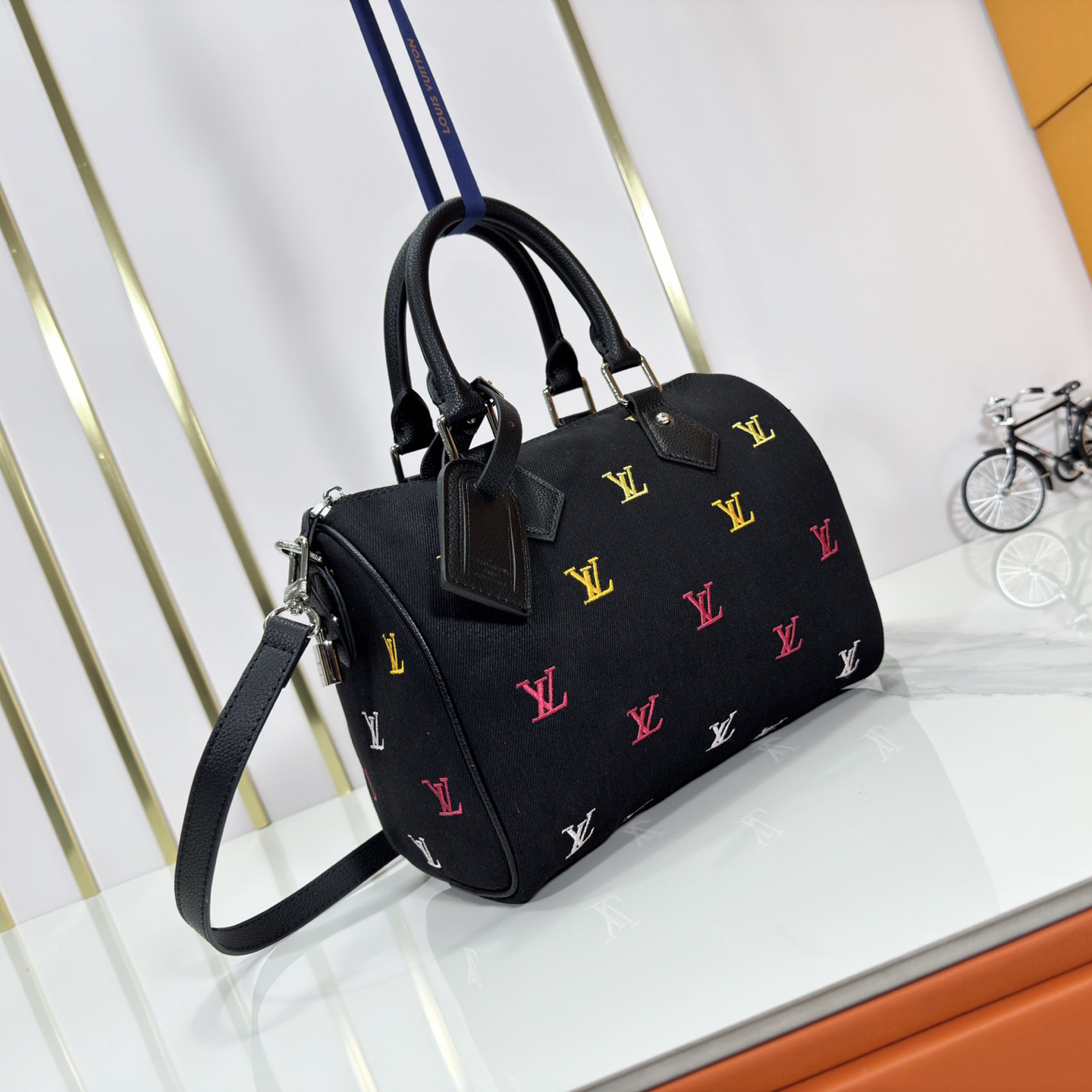 LV High Quality Women Shoulder Bags Luxuries Denim Embroidered Travel Bag Turns Lively Notes Into Colorful Lv Letter Embroidery Female Hand Bag With Sharp Synesthesia