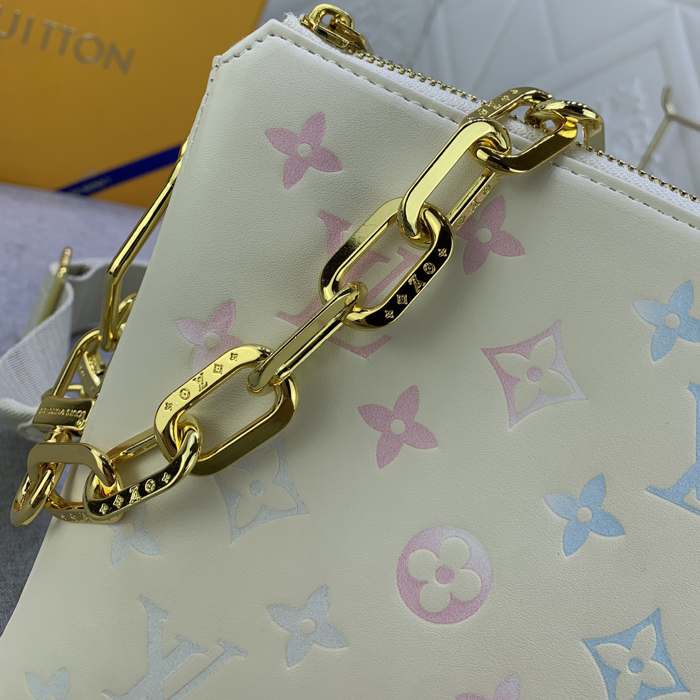 LV High Quality Women Shoulder Bags Luxuries Handbag Monogram Embossed Fluffy Sheepskin Creates A Pillow Configuration Can Be Slung Diagonally With Shoulder Straps Or Carried Under The Armpit With Female Hand Bag