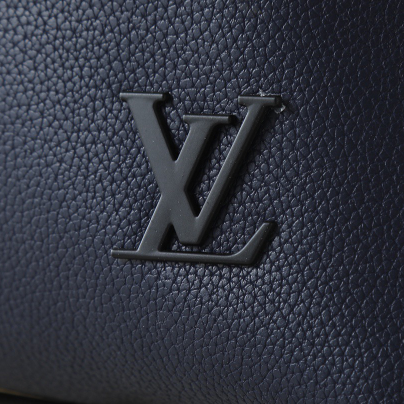 LV High Quality Women Shoulder Bags Luxuries Handbag Features A Spacious Interior Made Of Cowhide Leather Making It Easy To Store Daily Needs The Handle Allows For Shoulder Back Close Fitting Or Handheld Carrying Female Hand Bag