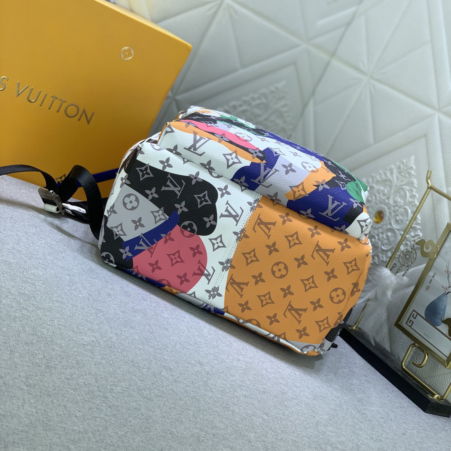 LV High Quality Unisex Backpack Luxury Backpack Monogram Canvas And Leather Are Used To Create An Illusion Effect Face Pattern Color Blocks And Monogram Printed Unisex Backpack Are First Applied To The Canvas