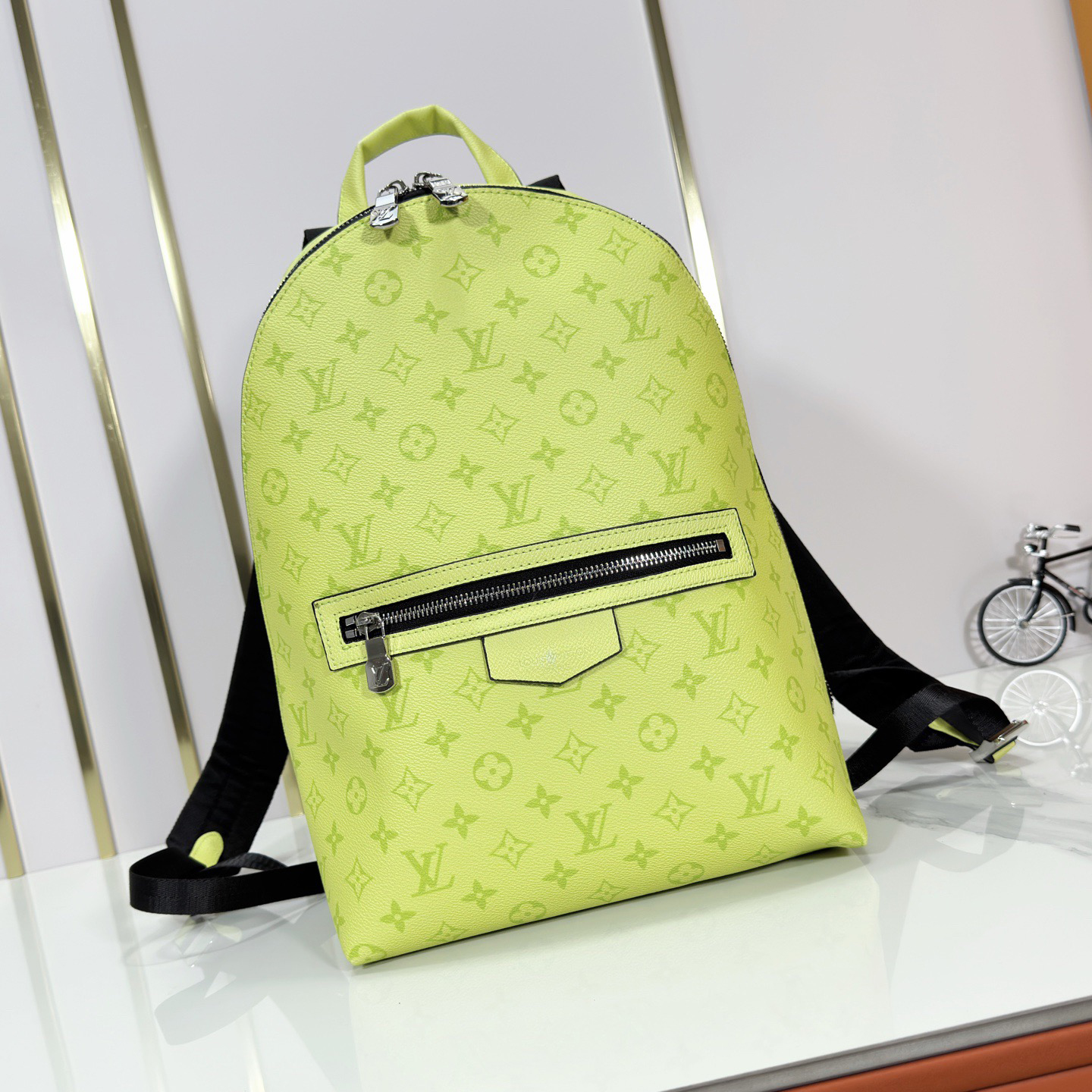 LV High Quality Women Luxury Double Shoulder Bag Made Of Monogram Eclipse Coated Canvas Adjustable And Woven Lining Fabric With Shoulder Straps For Enhanced Comfort And Carrying Experience Pull The Front Chain And Bag For Easy Access And Everyday Use