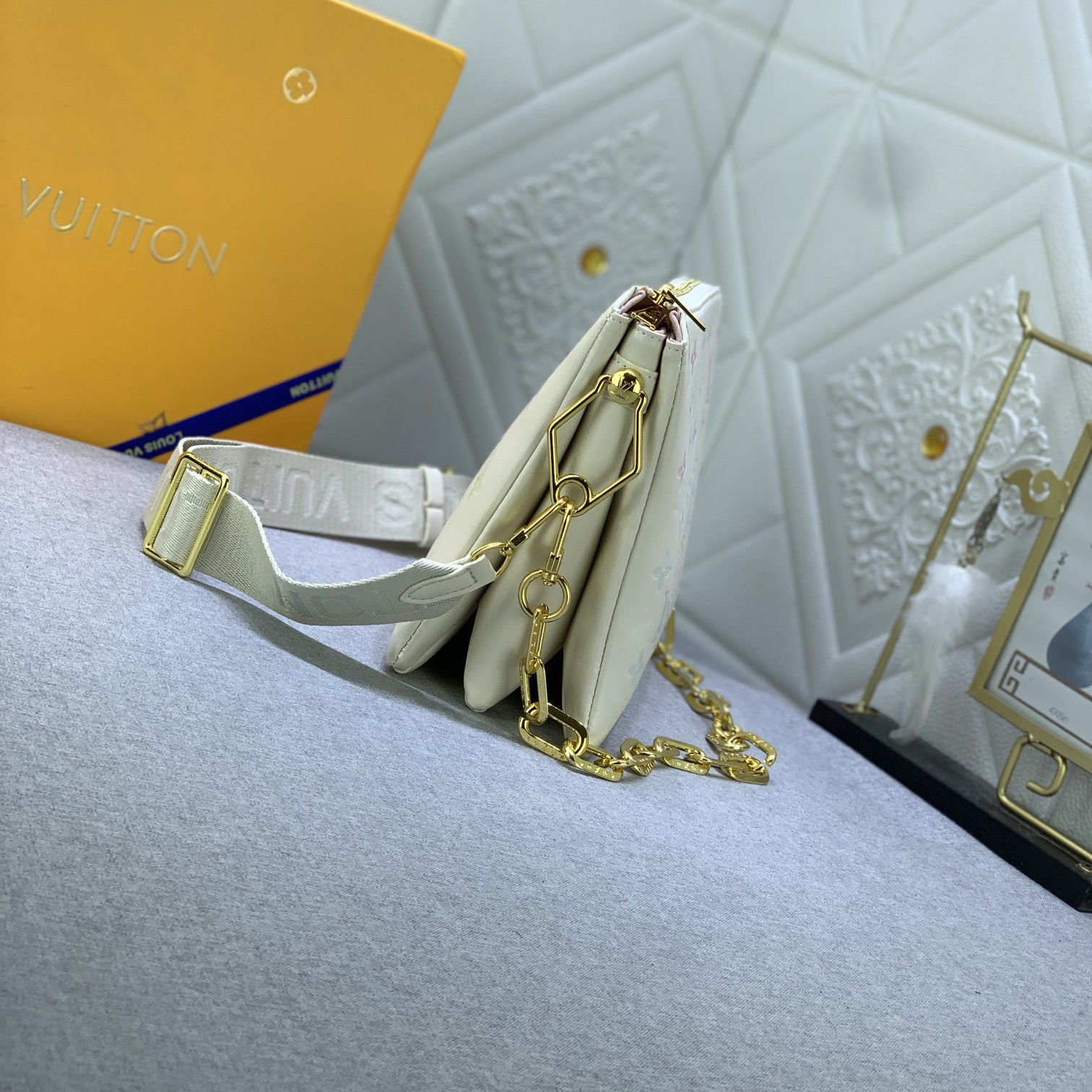 LV High Quality Women Shoulder Bags Luxuries Handbag Monogram Embossed Fluffy Sheepskin Creates A Pillow Configuration Can Be Slung Diagonally With Shoulder Straps Or Carried Under The Armpit With Female Hand Bag