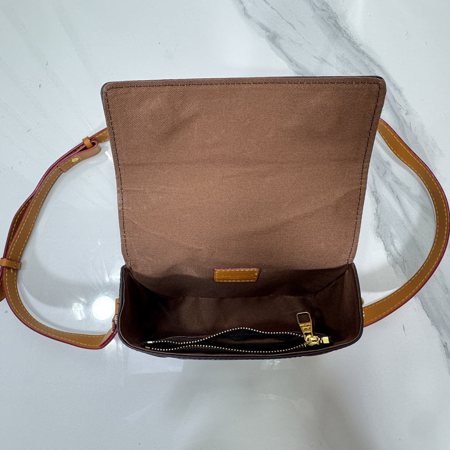 LV High Quality Women Shoulder Bags Luxury Mini Handbag Is Made Of Monogram Canvas Paired With Distressed Cowhide Trim And Eye-Catching Metal Pieces. The Adjustable Shoulder Strap Enables Shoulder And Crossbody Female Hand Bag