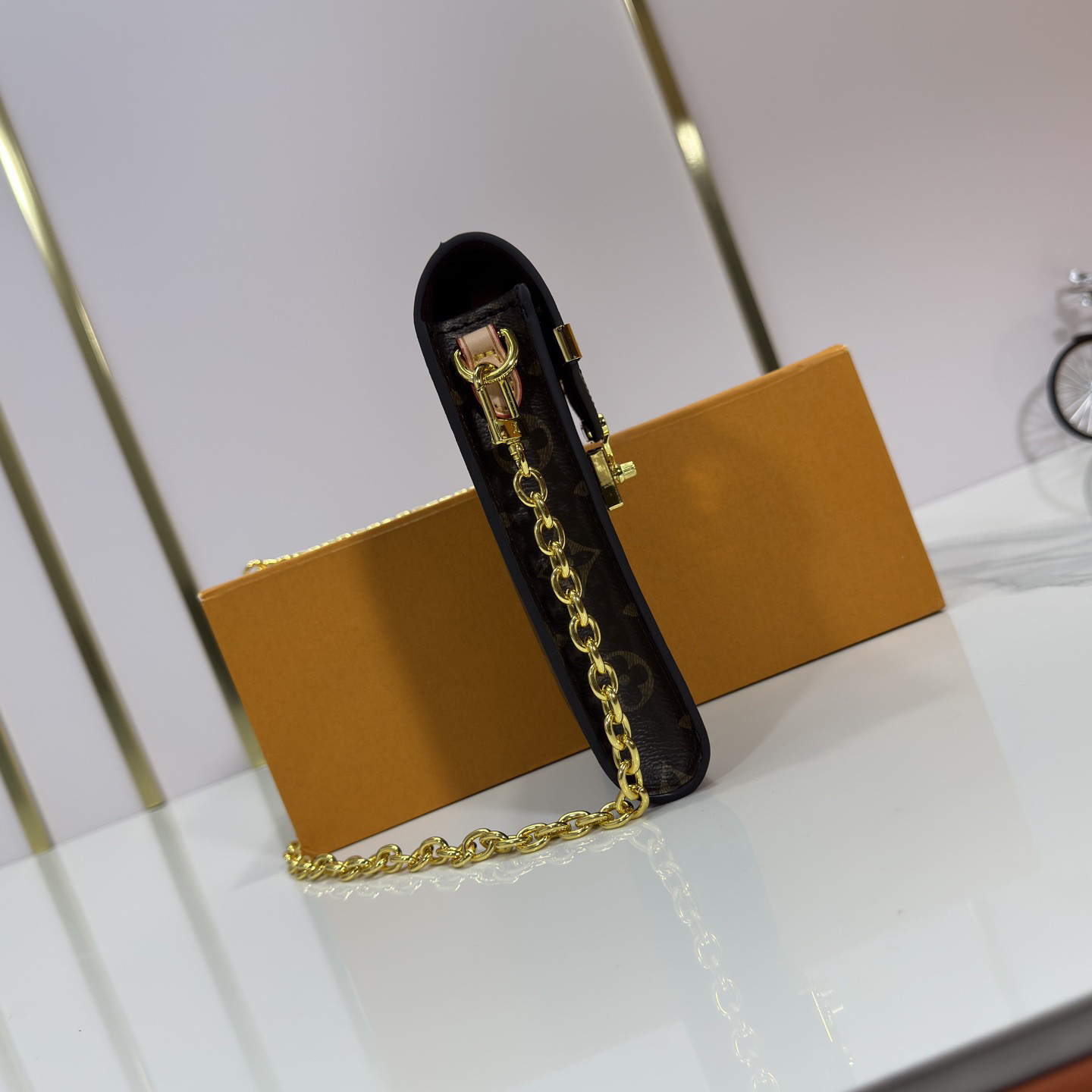 LV High Quality Women Shoulder Bags Luxuries Phone Bag Is Made Of A Piece Of Monogram Canvas Cut Into A Neat Configuration And Tied With A Detachable Chain Instantly Freeing Hands Female Hand Bag