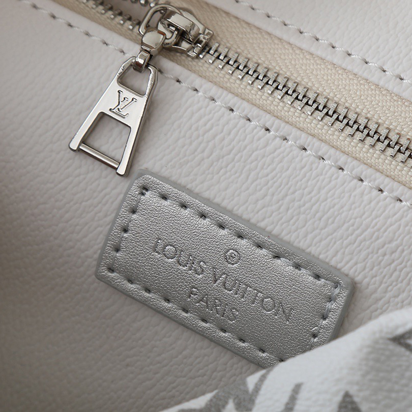 LV High Quality Women's Makeup Bag Luxury Classic Monogram Coated Canvas And Metal Parts With Washable Inner Lining Patch Bag And Zipper Inner Bag Ensure Toiletries Are Organized Female Hand Bag