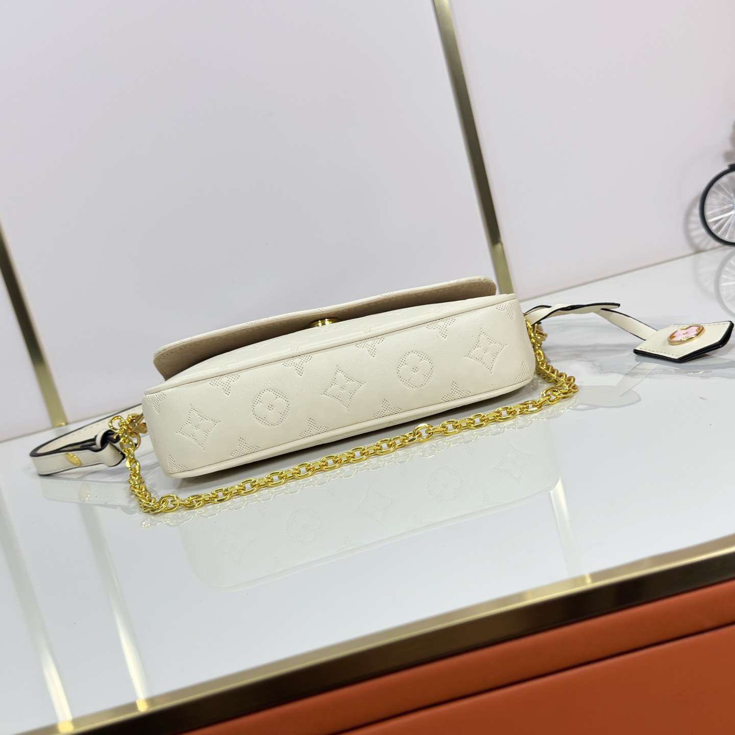 LV High Quality Women Shoulder Bags Luxuries Handbag Leather Surface Embossed With Large Monogram Pattern. Detachable And Adjustable Leather Shoulder Straps Allowing For Easy Switching Between Handheld, Shoulder Back And Crossbody Female Hand Bag