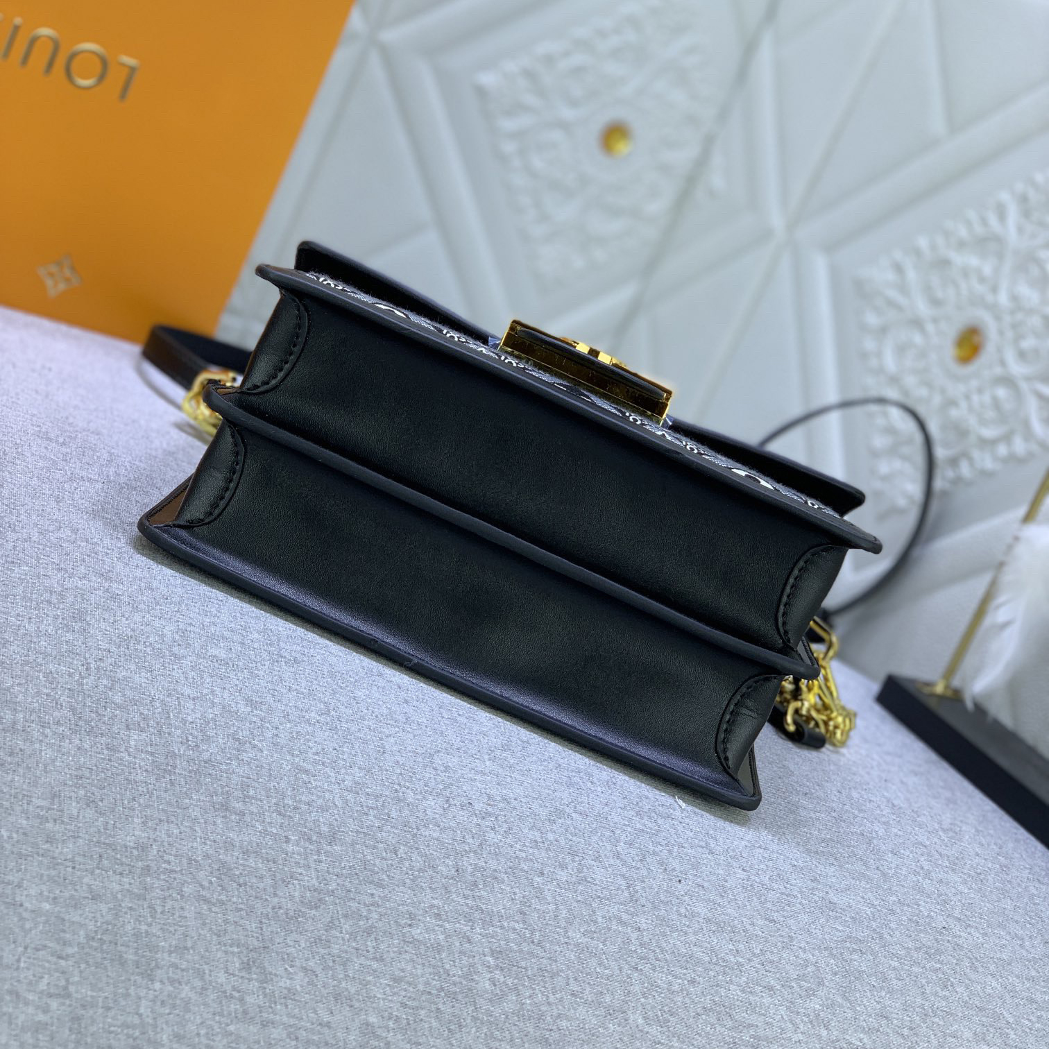 LV High Quality Women Shoulder Bags Luxuries Handbag Is Made Of Brand New Jacquard Fabric Inner Compartment And Detachable Shoulder Straps For Easy Carrying Of Female Hand Bags On Daily Occasions