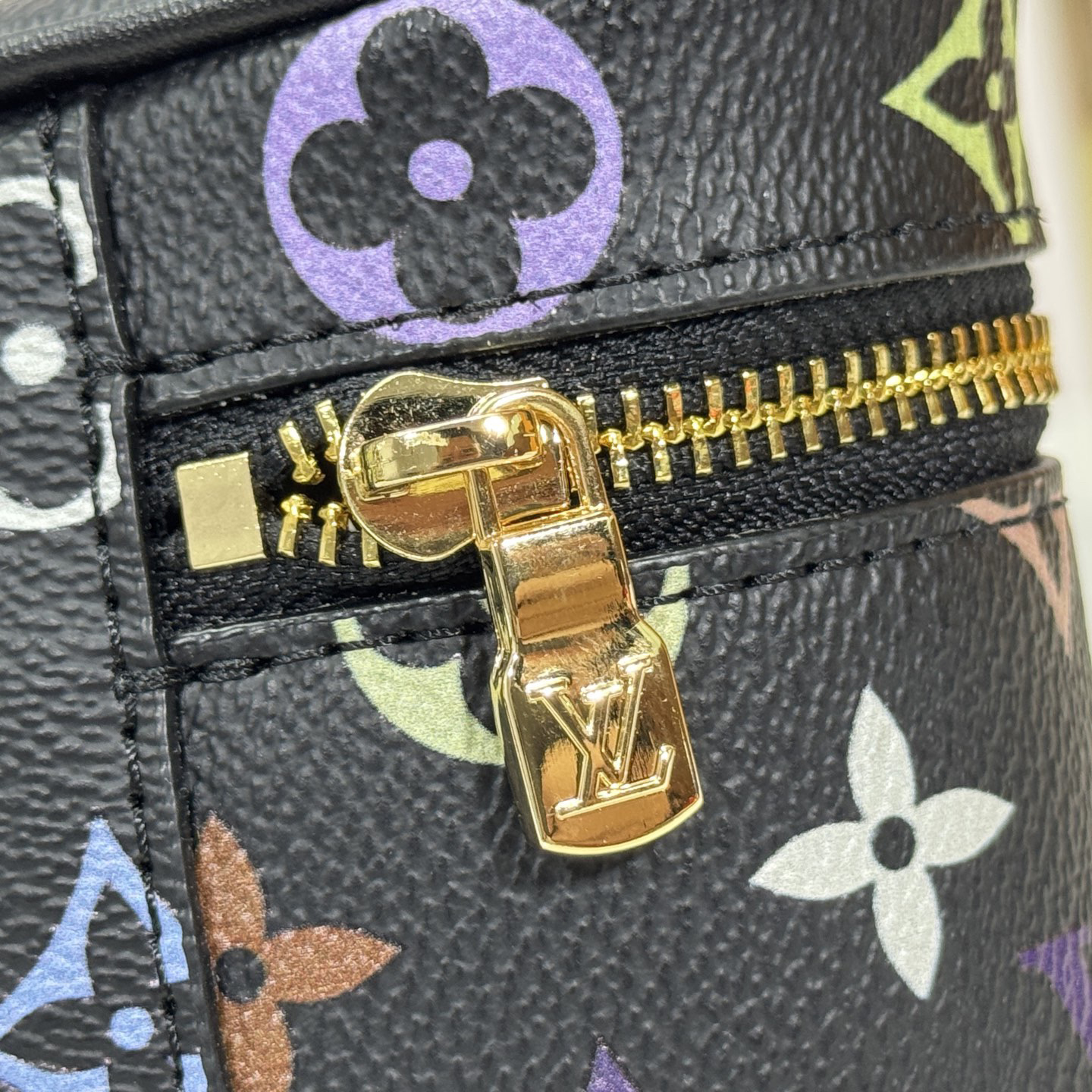 LV High Quality Women Shoulder Bags Luxuries Handbag Coated Canvas With Cowhide Leather Trim Zipper Closure Detachable Chain And LV Emblem Padlock With Metallic Shimmer Female Hand Bag