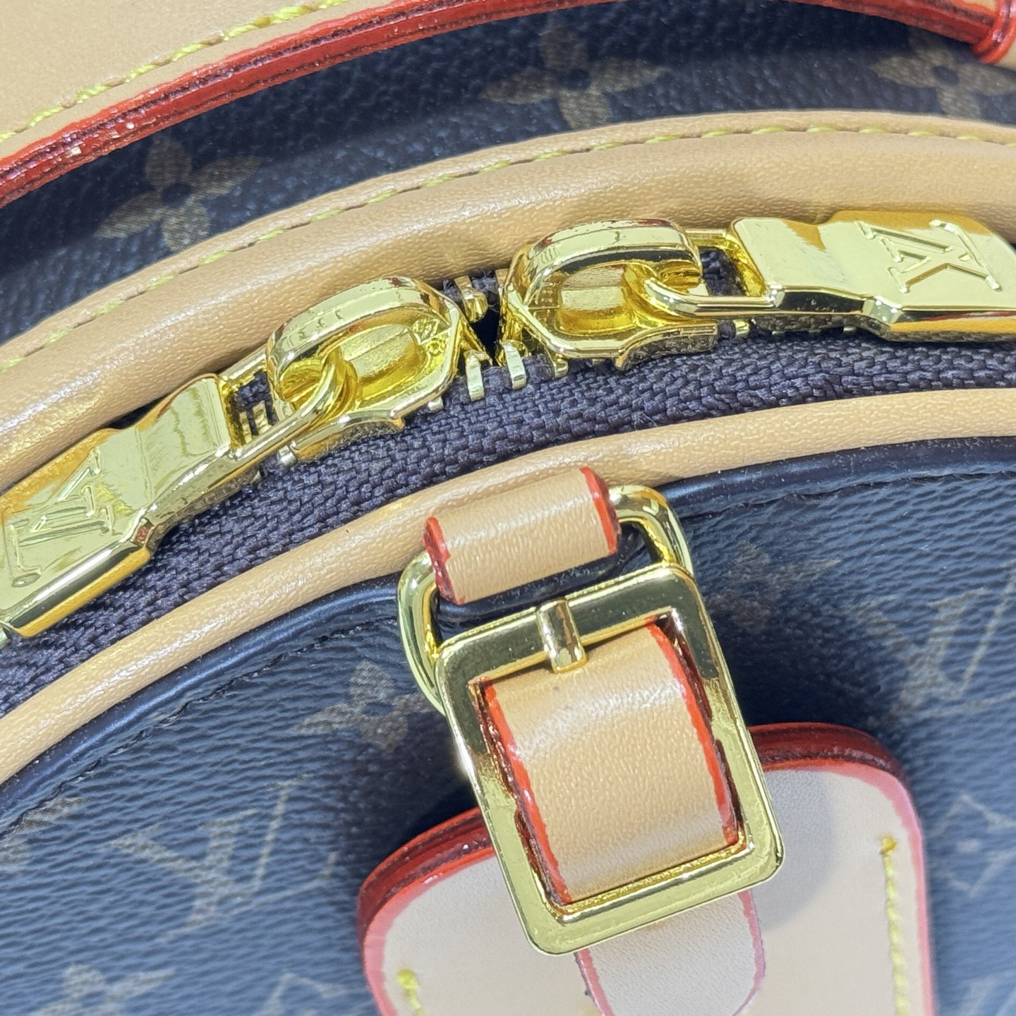 LV High Quality Women Shoulder Bags Luxuries Handbag Is Crafted With Monogram Canvas To Create A Classic Design It Features Detachable Shoulder Straps And Is Suitable For Carrying Carrying Or As A Waist Bag Female Hand Bag