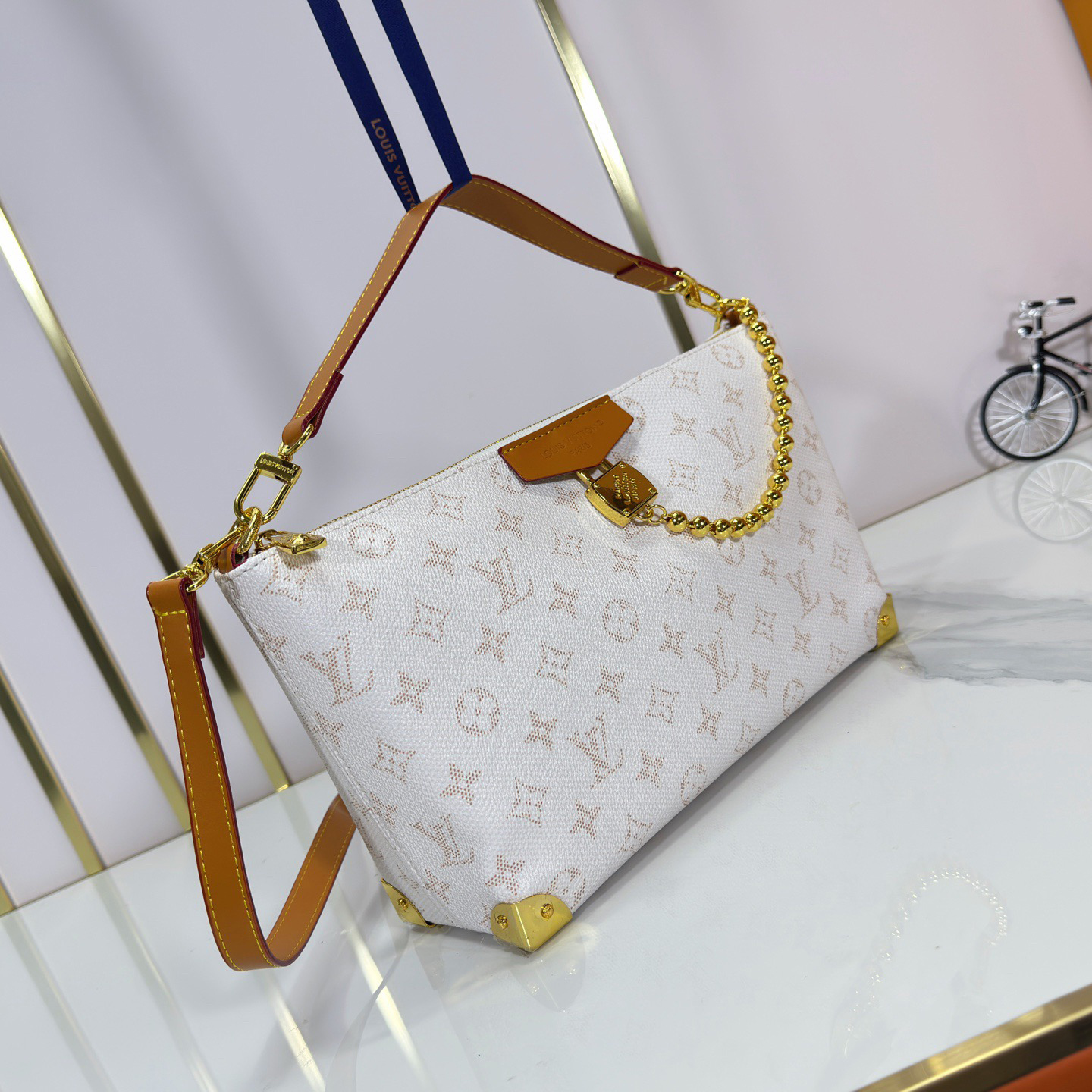 LV High Qualities Women Shoulder Bags Luxuries Leather Trim And Gold Metal Handle Length Can Be Adjusted To The Most Appropriate Length The Bag Has Sufficient Space To Store Mobile Phones Business Card Holders Lipstick And Keys Female Hand Bag