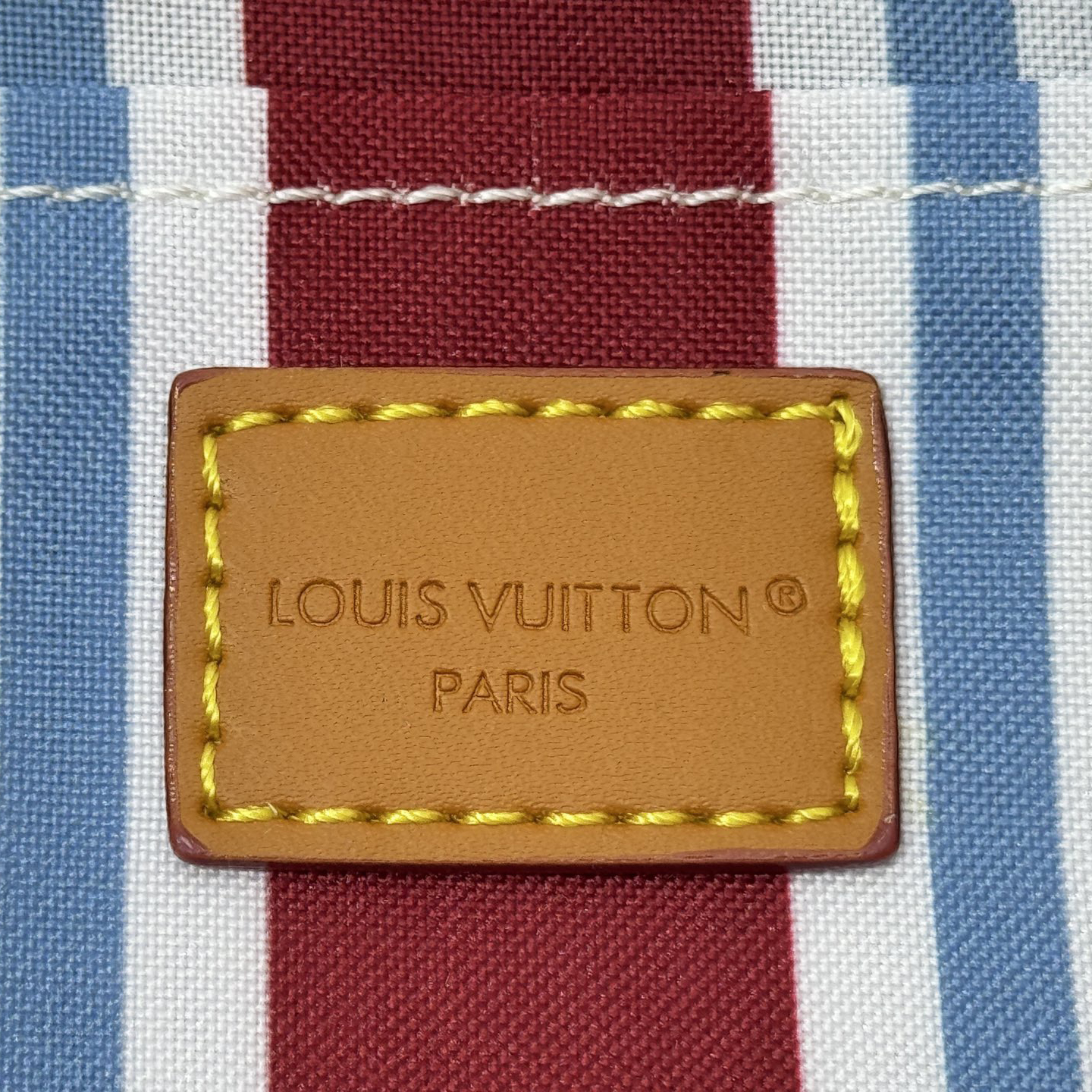 LV High Qualities Women Shoulder Bags Luxuries Leather Trim And Gold Metal Handle Length Can Be Adjusted To The Most Appropriate Length The Bag Has Sufficient Space To Store Mobile Phones Business Card Holders Lipstick And Keys Female Hand Bag