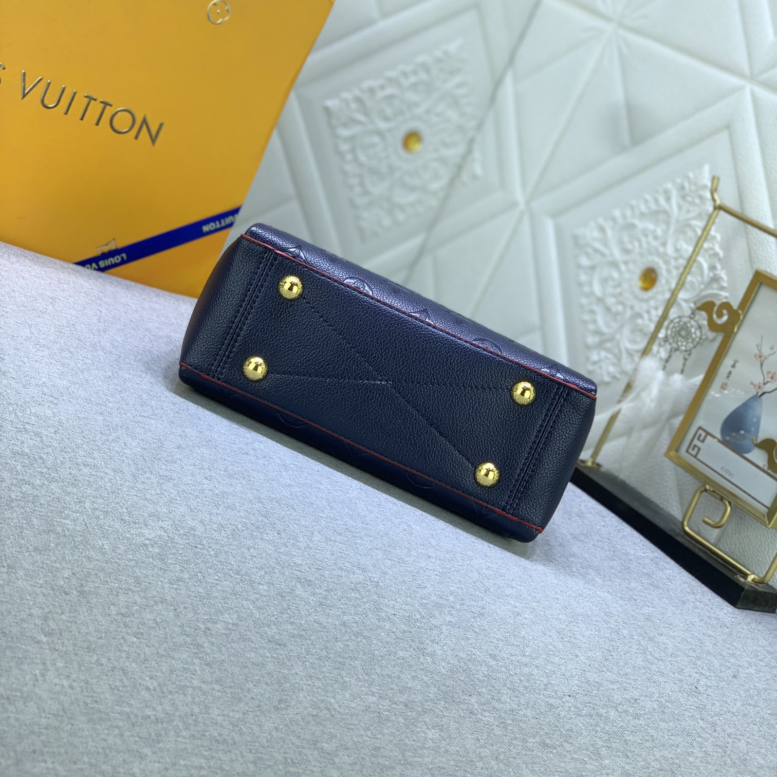 LV High Quality Women Shoulder Bags Luxury Handbag Is Made Of Monogram Canvas And Grain Calf Leather Equipped With A Gold Sliding Chain Gold Metal Trim And Eye-Catching Leather Trim Female Hand Bag