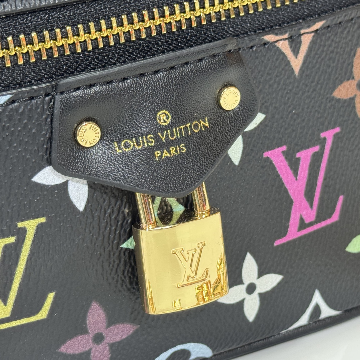 LV High Quality Women Shoulder Bags Luxuries Handbag Coated Canvas With Cowhide Leather Trim Zipper Closure Detachable Chain And LV Emblem Padlock With Metallic Shimmer Female Hand Bag