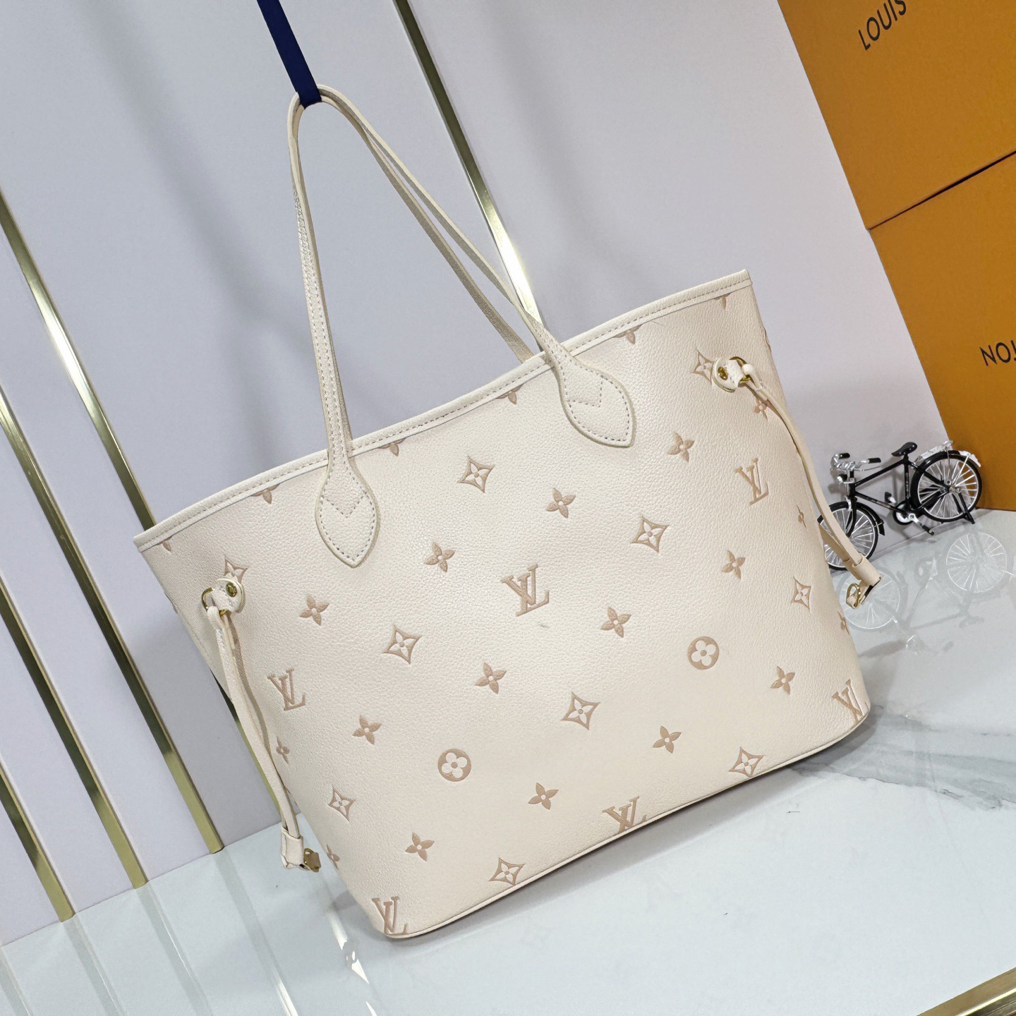 LV Designer Bagss Luxury Bag Classic Handbag The Its Ample Interior Can Accommodate Printed Laptops And Other Office Supplies Fashion Bag High Quality Leather Bag
