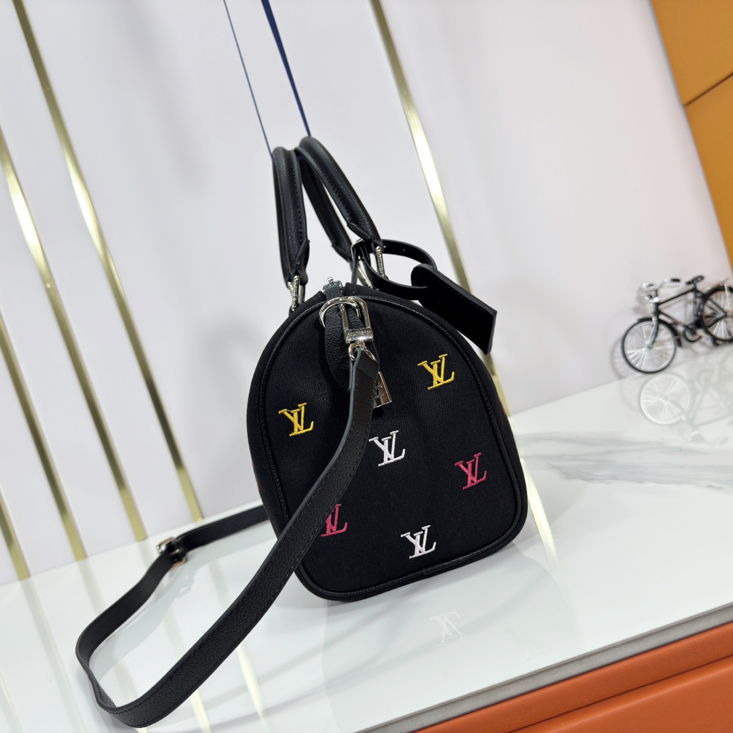LV High Quality Women Shoulder Bags Luxuries Denim Embroidered Travel Bag Turns Lively Notes Into Colorful Lv Letter Embroidery Female Hand Bag With Sharp Synesthesia