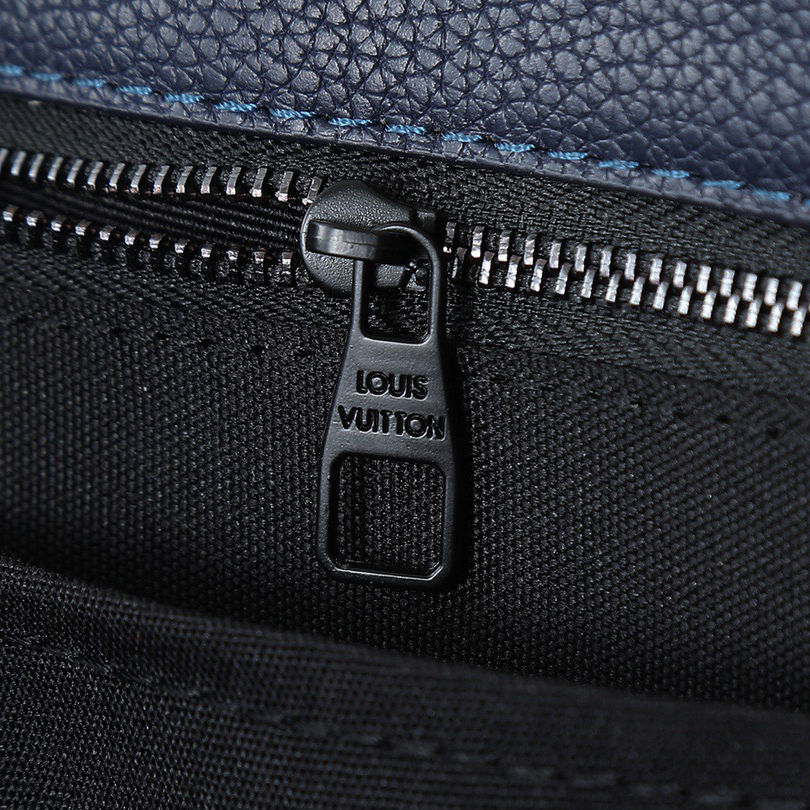 LV High Quality Women Shoulder Bags Luxuries Handbag Features A Spacious Interior Made Of Cowhide Leather Making It Easy To Store Daily Needs The Handle Allows For Shoulder Back Close Fitting Or Handheld Carrying Female Hand Bag