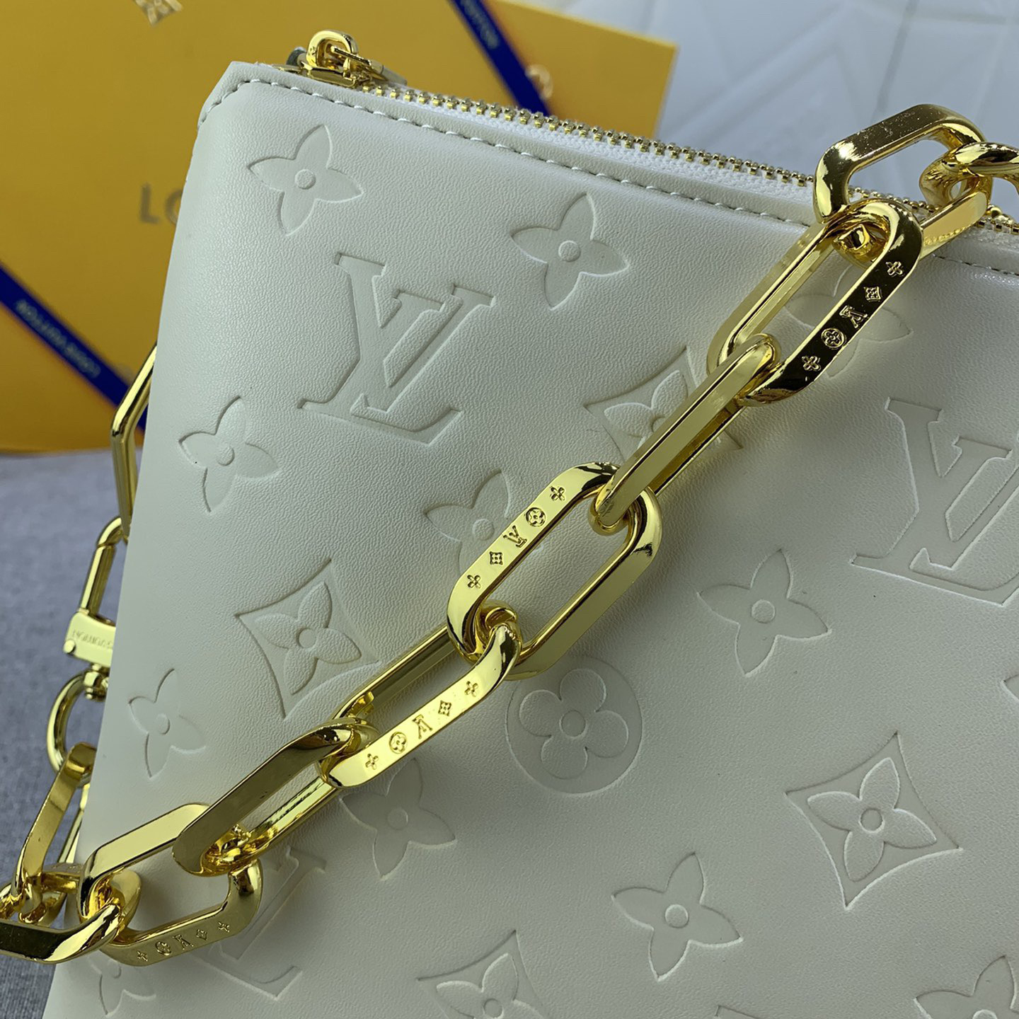 LV High Quality Women Shoulder Bags Luxuries Handbag Monogram Embossed Fluffy Sheepskin Creates A Pillow Configuration Can Be Slung Diagonally With Shoulder Straps Or Carried Under The Armpit With Female Hand Bag