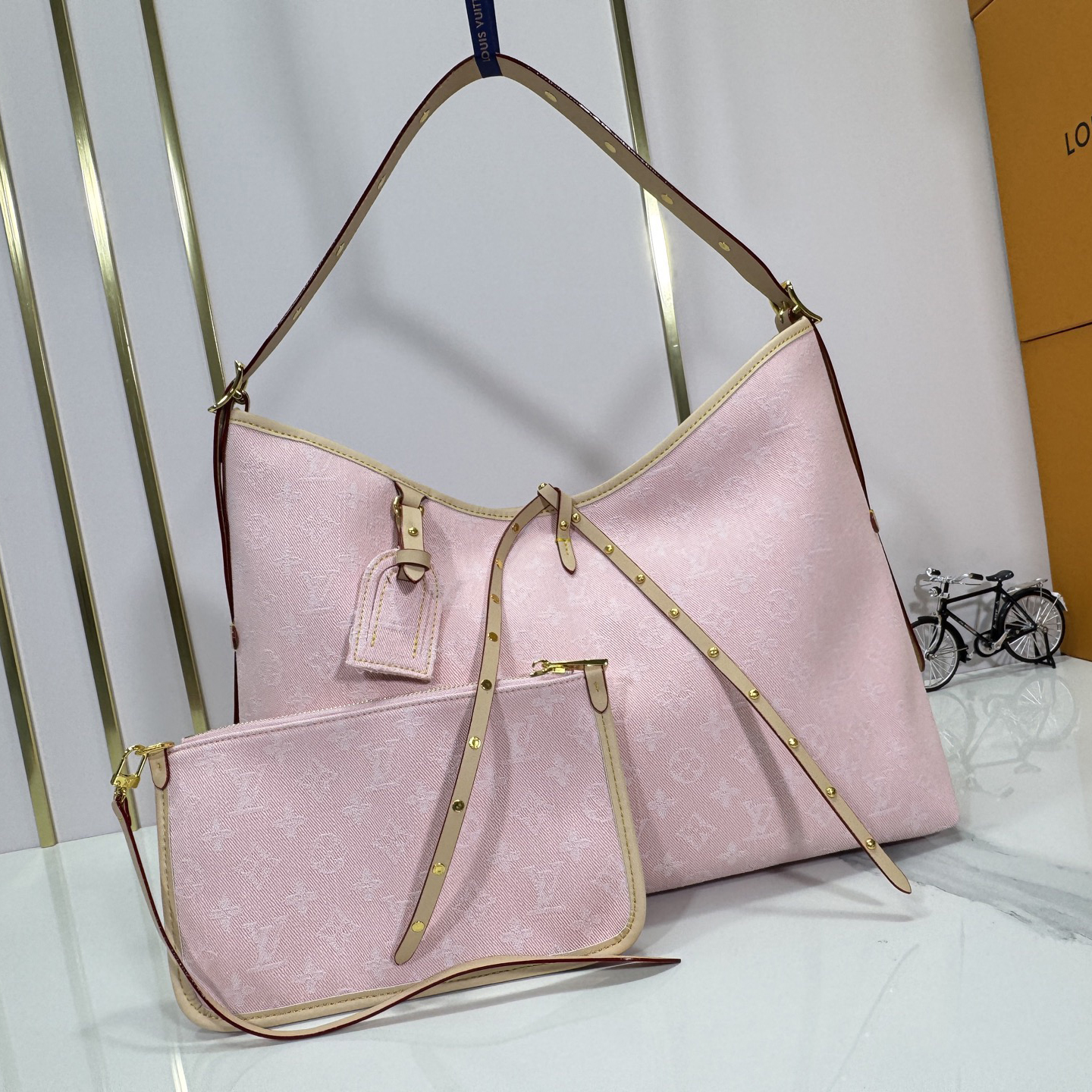 LV High Quality Women Shoulder Bags Luxury Handbags Are Made Of Monogram Canvas And Leather Trim With Zippered Handles The Female Hand Bag Is Secured With Leather Straps