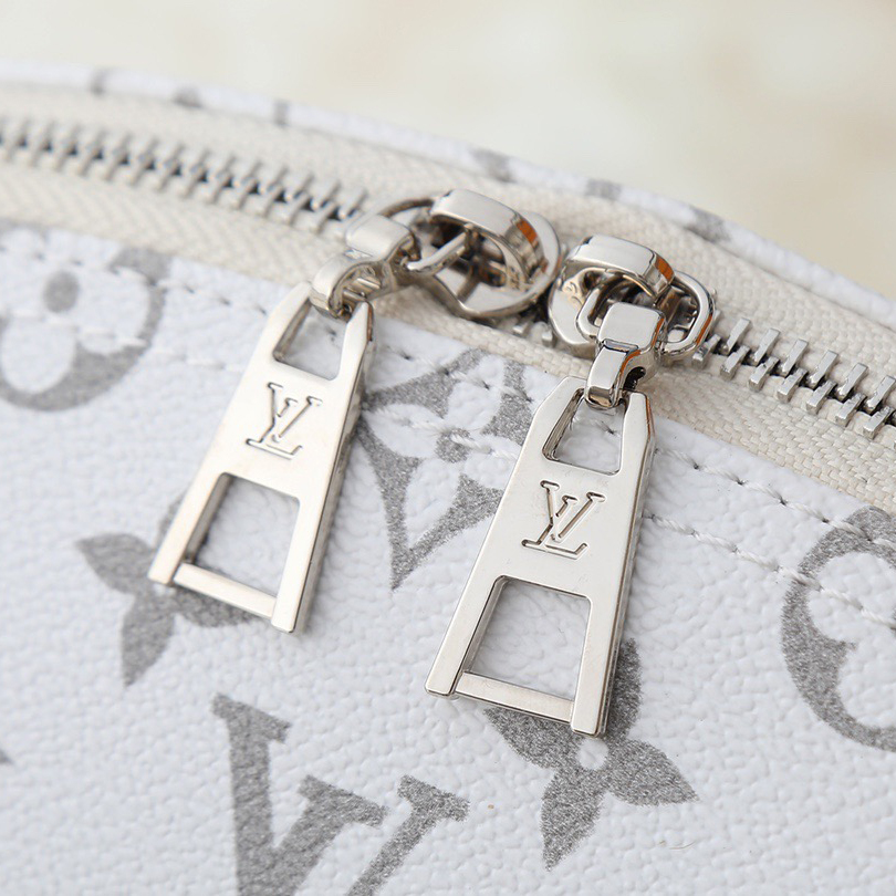 LV High Quality Women's Makeup Bag Luxury Classic Monogram Coated Canvas And Metal Parts With Washable Inner Lining Patch Bag And Zipper Inner Bag Ensure Toiletries Are Organized Female Hand Bag