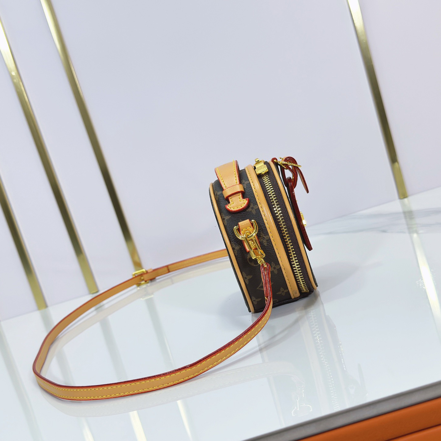 LV High Quality Women Shoulder Bags Luxuries Handbag Is Crafted With Monogram Canvas To Create A Classic Design It Features Detachable Shoulder Straps And Is Suitable For Carrying Carrying Or As A Waist Bag Female Hand Bag