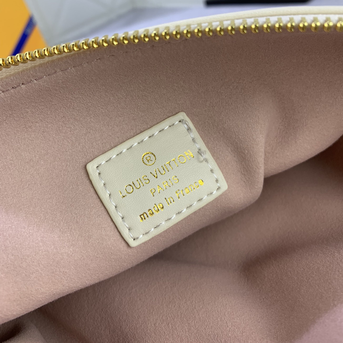 LV High Quality Women Shoulder Bags Luxuries Handbag Monogram Embossed Fluffy Sheepskin Creates A Pillow Configuration Can Be Slung Diagonally With Shoulder Straps Or Carried Under The Armpit With Female Hand Bag