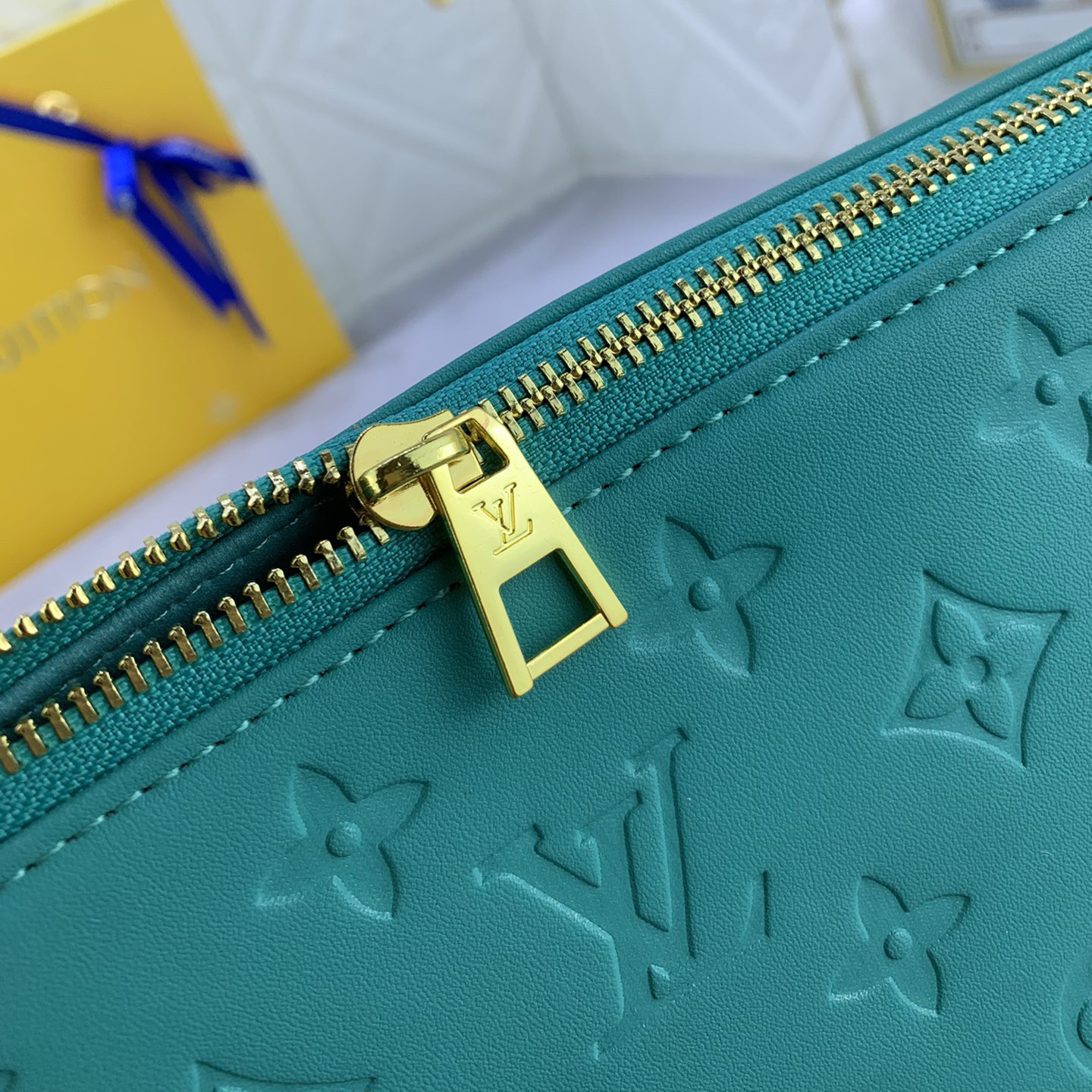 LV High Quality Women Shoulder Bags Luxuries Handbag Monogram Embossed Fluffy Sheepskin Creates A Pillow Configuration Can Be Slung Diagonally With Shoulder Straps Or Carried Under The Armpit With Female Hand Bag