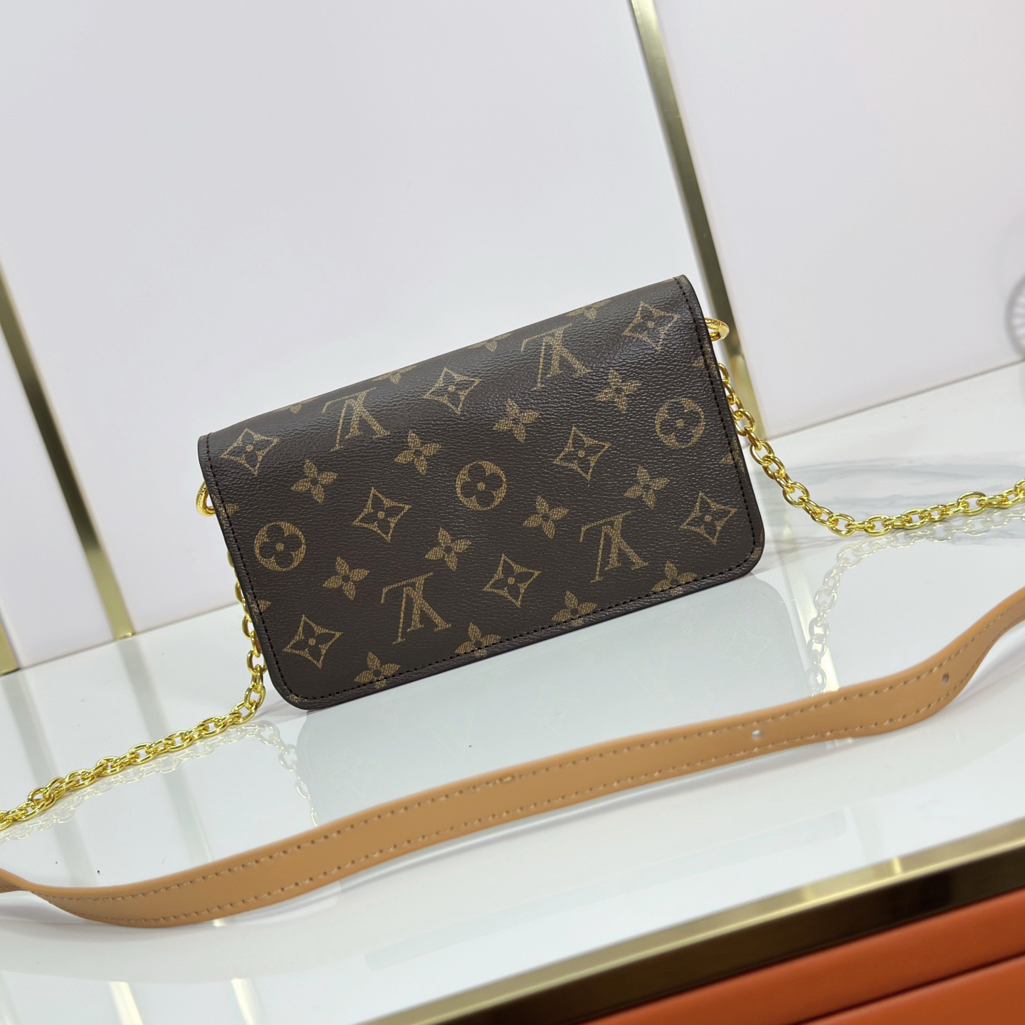 LV High Quality Women Shoulder Bags Luxury Commuter Chain Card Bag Cover Head With Original Lv Letter Hardware Comes With Chain Shoulder Strap Can Be Shouldered Or Crossed Chain Overlapping Can Also Underarm Back Female Hand Bag