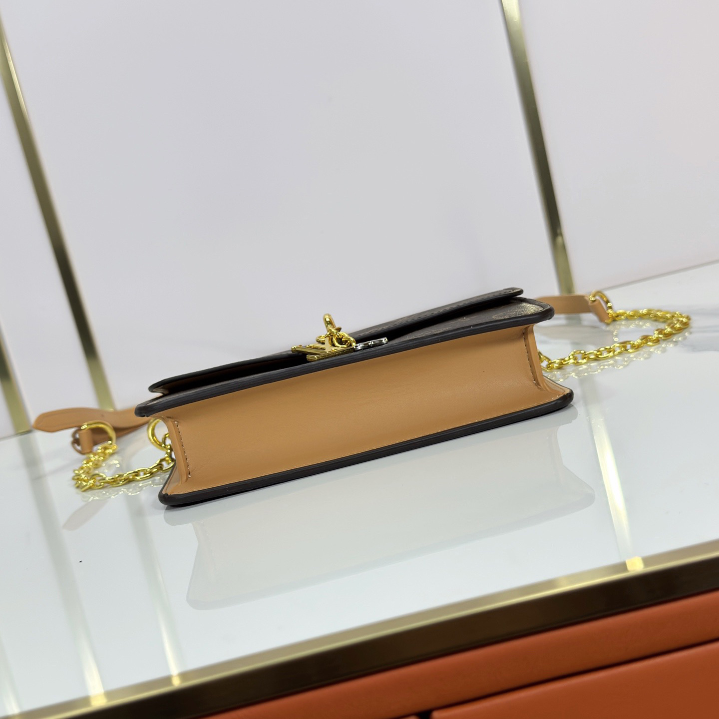 LV High Quality Women Shoulder Bags Luxury Commuter Chain Card Bag Cover Head With Original Lv Letter Hardware Comes With Chain Shoulder Strap Can Be Shouldered Or Crossed Chain Overlapping Can Also Underarm Back Female Hand Bag