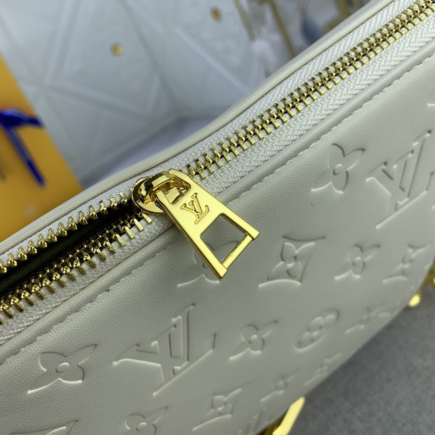 LV High Quality Women Shoulder Bags Luxuries Handbag Monogram Embossed Fluffy Sheepskin Creates A Pillow Configuration Can Be Slung Diagonally With Shoulder Straps Or Carried Under The Armpit With Female Hand Bag
