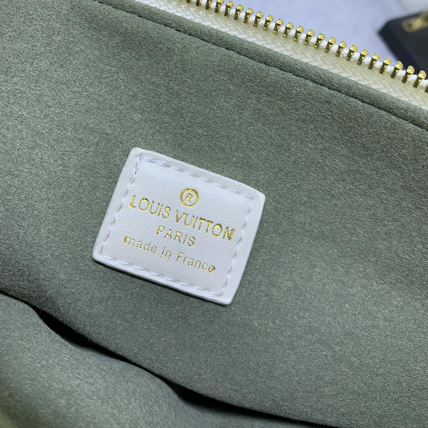 LV High Quality Women Shoulder Bags Luxuries Handbag Monogram Embossed Fluffy Sheepskin Creates A Pillow Configuration Can Be Slung Diagonally With Shoulder Straps Or Carried Under The Armpit With Female Hand Bag