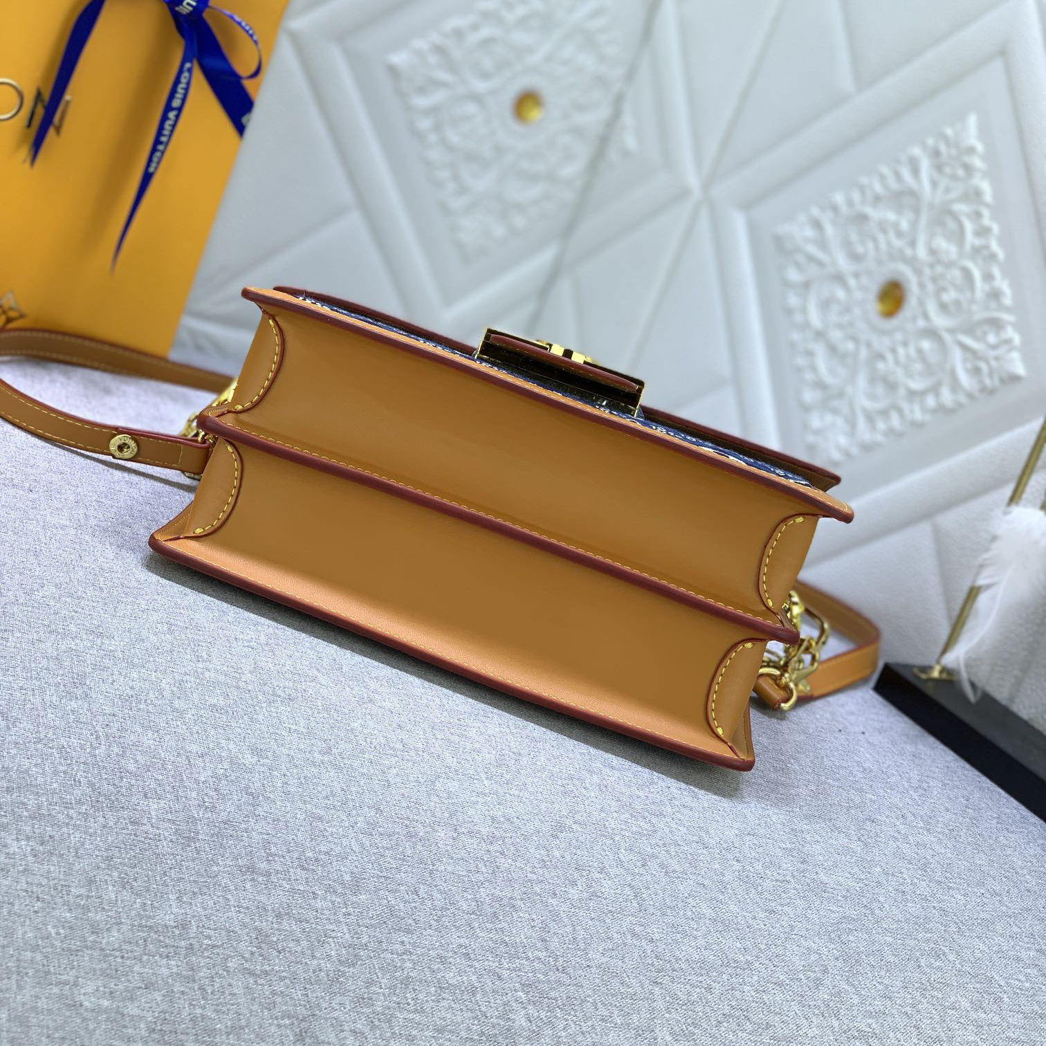 LV High Quality Women Shoulder Bags Luxuries Handbag Made Of Retro Logo Denim Fabric, Detachable Chain And Inner Compartment Adding Functional Details Female Hand Bag