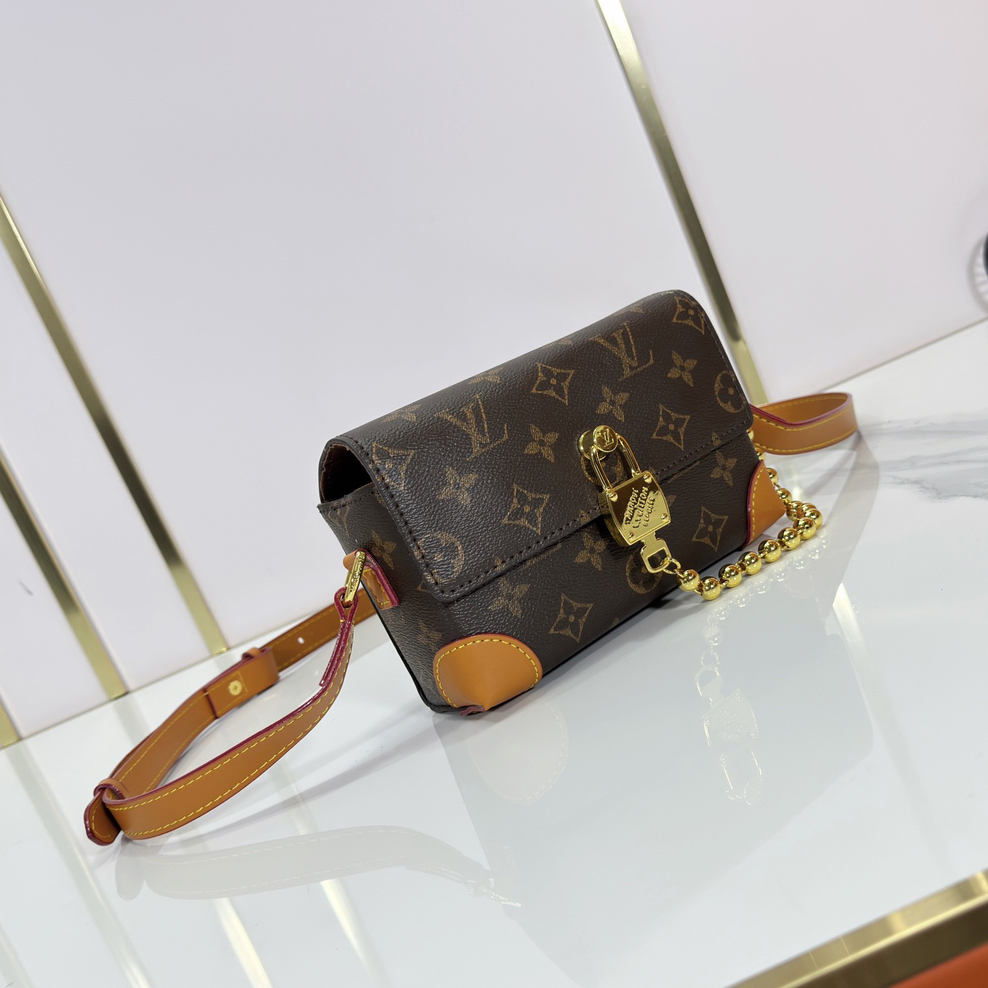 LV High Quality Women Shoulder Bags Luxury Mini Handbag Is Made Of Monogram Canvas Paired With Distressed Cowhide Trim And Eye-Catching Metal Pieces. The Adjustable Shoulder Strap Enables Shoulder And Crossbody Female Hand Bag