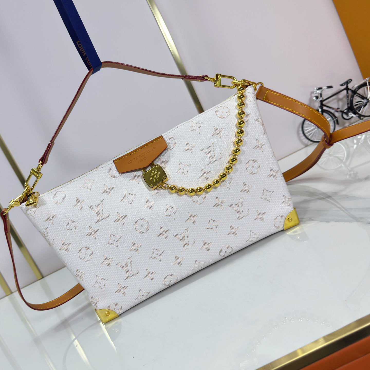 LV High Qualities Women Shoulder Bags Luxuries Leather Trim And Gold Metal Handle Length Can Be Adjusted To The Most Appropriate Length The Bag Has Sufficient Space To Store Mobile Phones Business Card Holders Lipstick And Keys Female Hand Bag
