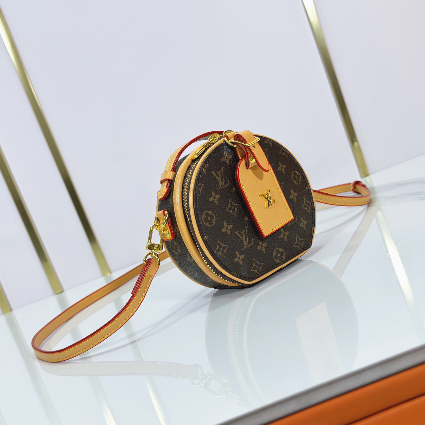 LV High Quality Women Shoulder Bags Luxuries Handbag Is Crafted With Monogram Canvas To Create A Classic Design It Features Detachable Shoulder Straps And Is Suitable For Carrying Carrying Or As A Waist Bag Female Hand Bag