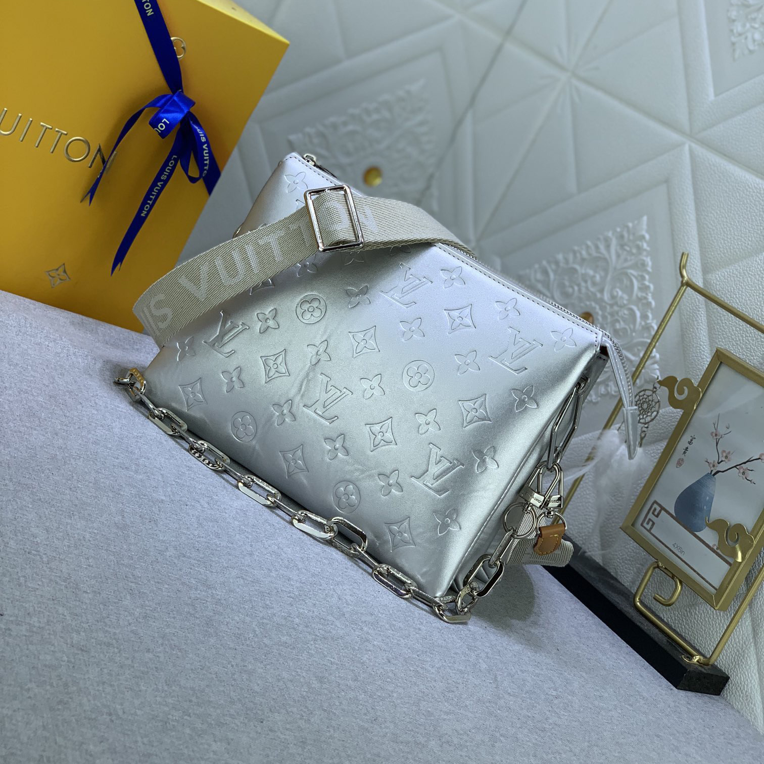 LV High Quality Women Shoulder Bags Luxuries Handbag Monogram Embossed Fluffy Sheepskin Creates A Pillow Configuration Can Be Slung Diagonally With Shoulder Straps Or Carried Under The Armpit With Female Hand Bag