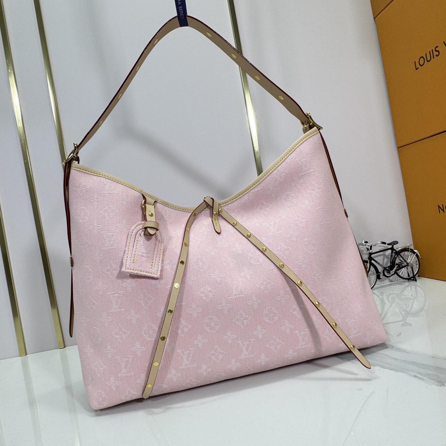 LV High Quality Women Shoulder Bags Luxury Handbags Are Made Of Monogram Canvas And Leather Trim With Zippered Handles The Female Hand Bag Is Secured With Leather Straps