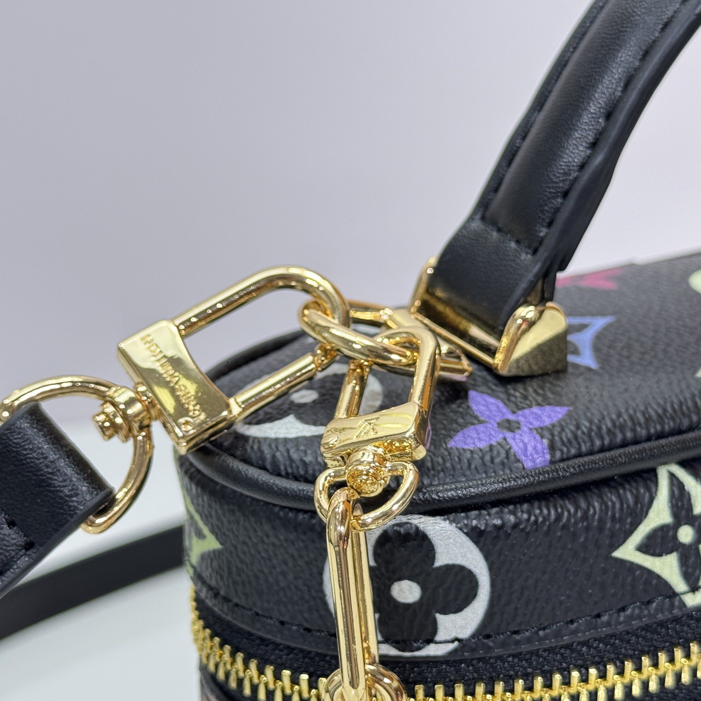 LV High Quality Women Shoulder Bags Luxuries Handbag Coated Canvas With Cowhide Leather Trim Zipper Closure Detachable Chain And LV Emblem Padlock With Metallic Shimmer Female Hand Bag