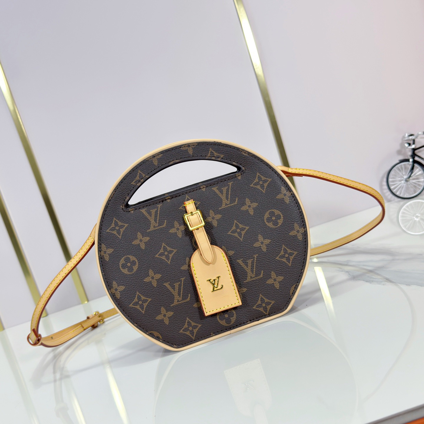 LV High Quality Women Shoulder Bags Luxuries Handbag Is Made Of Monogram Coated Canvas With An Integrated Handle To Create A Simple And Elegant Appearance Female Hand Bag