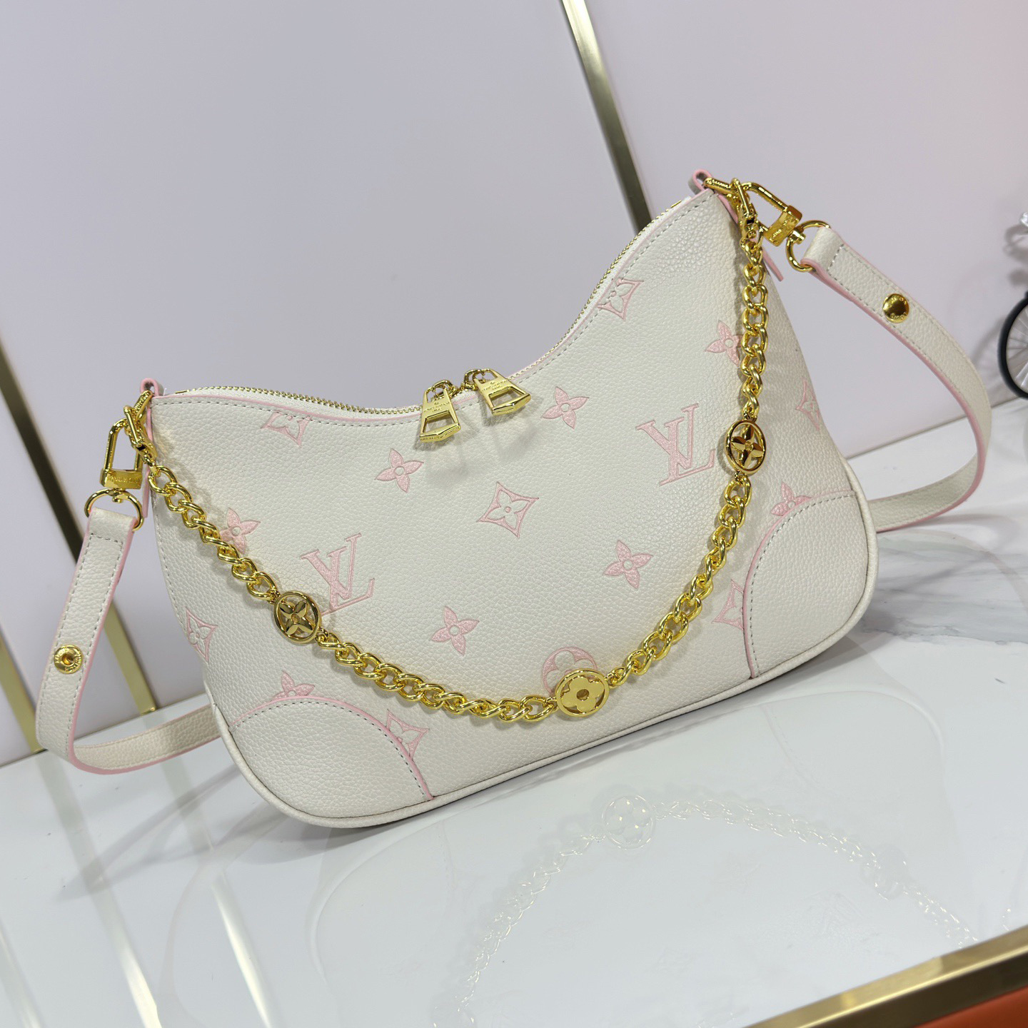 LV High Quality Women Shoulder Bags Luxury Small Handbag Conveys A Vintage Vibe With Monogram Canvas And Reinforced Leather Edges Adjustable Shoulder Strap For Easy Shoulder Or Crossbody Female Hand Bag